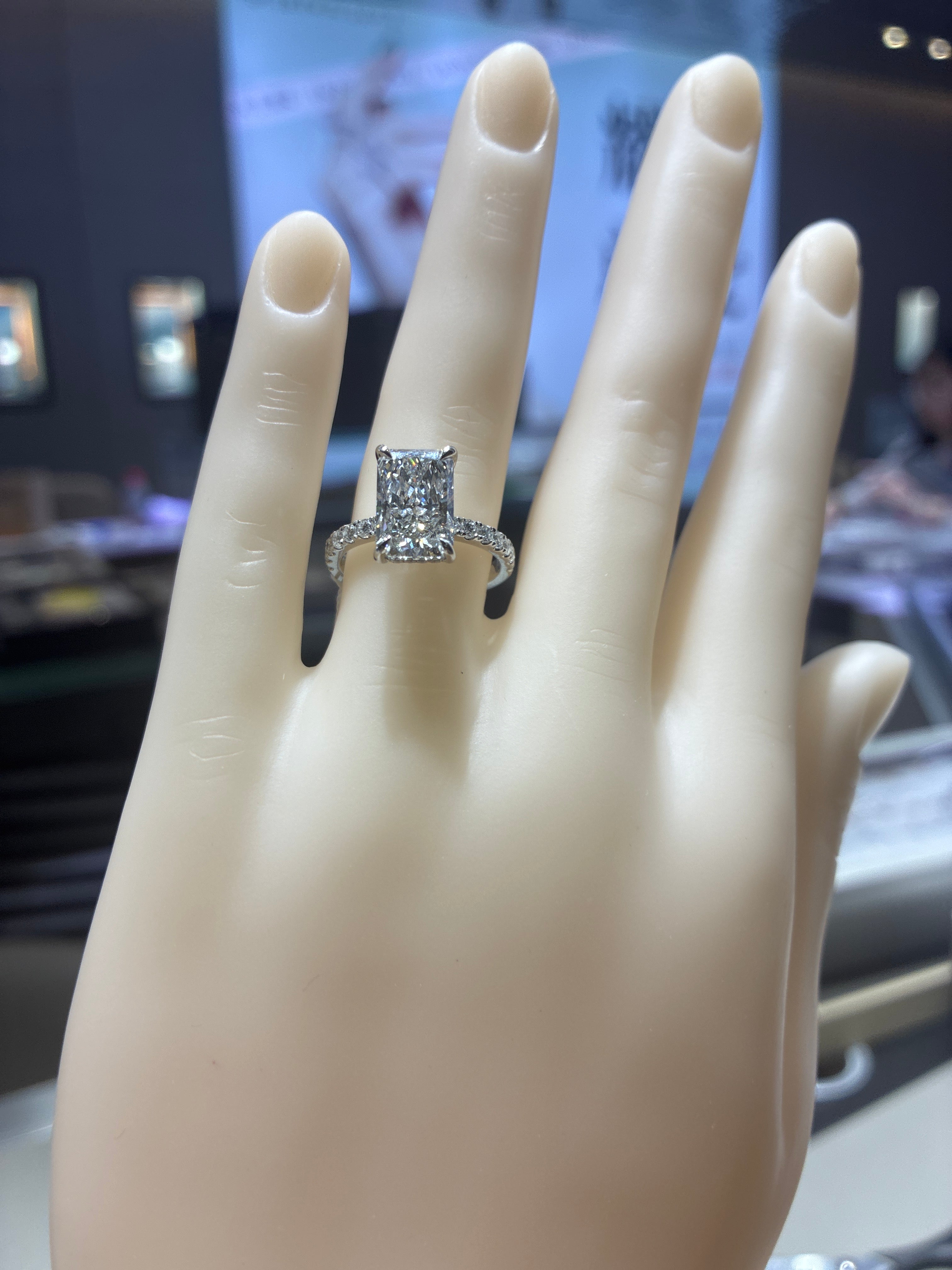 For Coretha Park 3.1ct Radiant cut 0.516ct/36p side stones E/VS1 14k gold