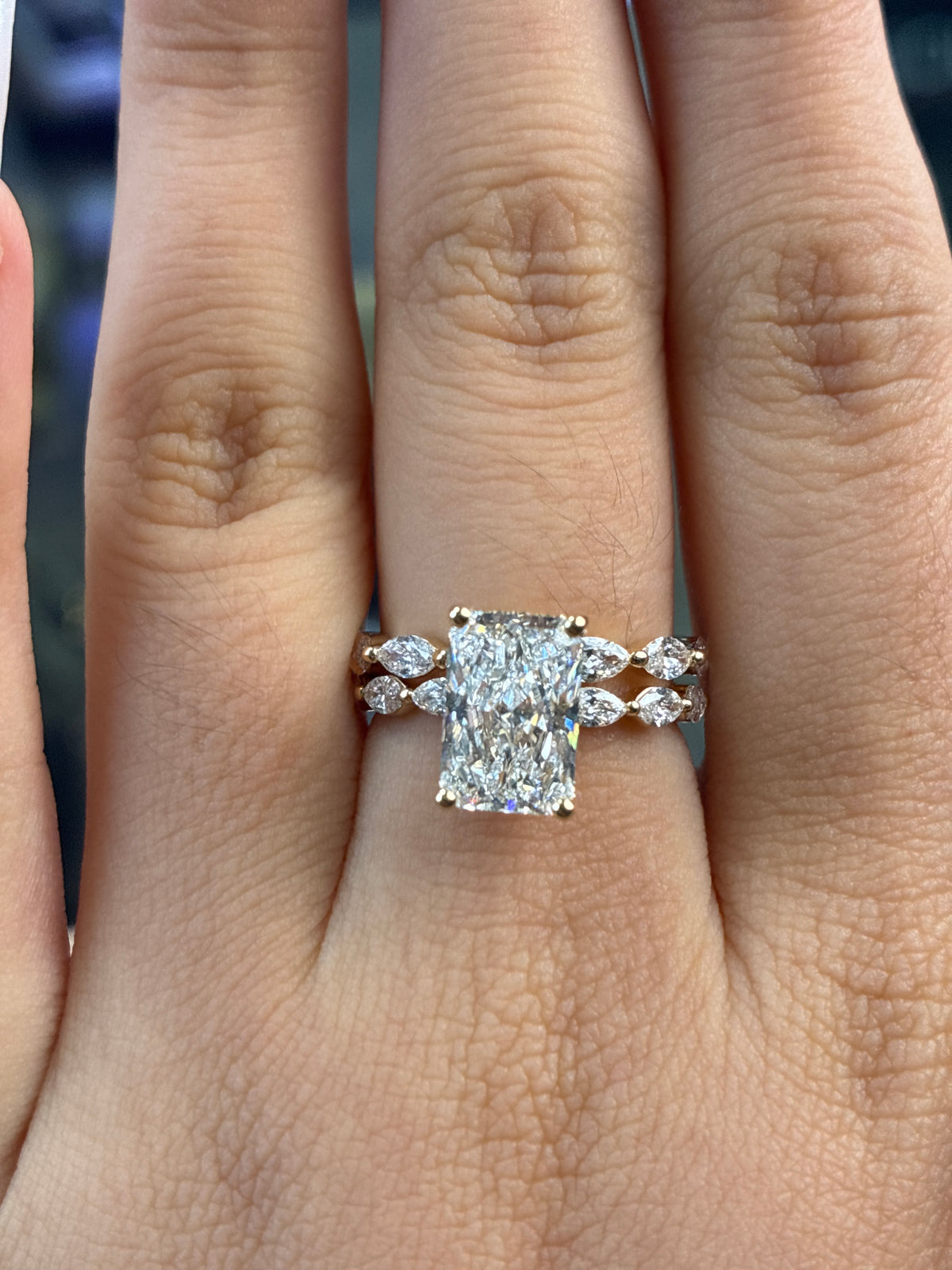 Rest for Tessa RN, For the engagement ring: 14k yellow gold, 2.53ct radiant diamond, 0.453ct side stones, E color and VVS2 clarity
For the engagement band: 14k yellow gold , 0.584ct for 7 pieces