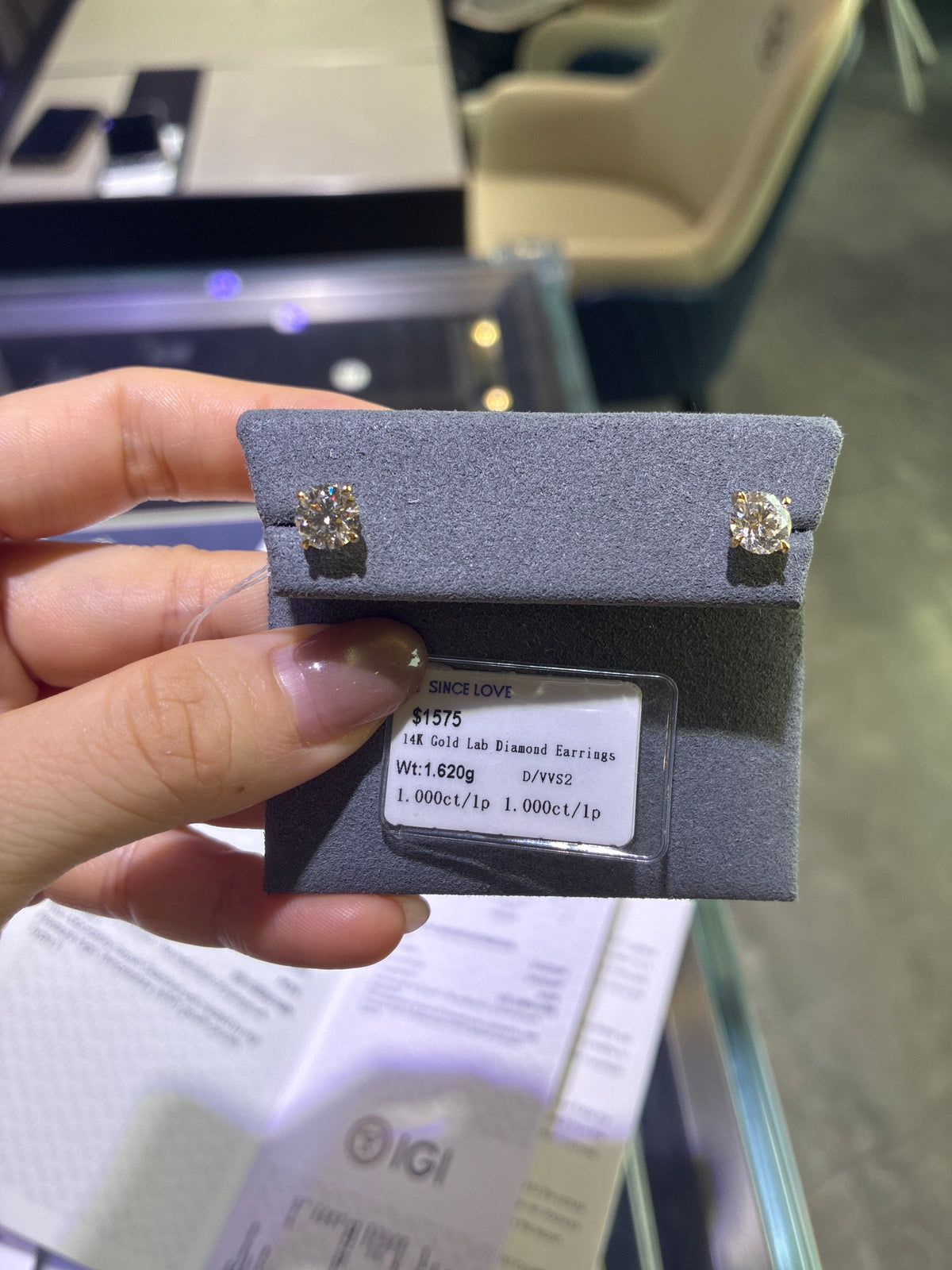 For Jhoni, 1ct round studs, 14KD/VVS2,