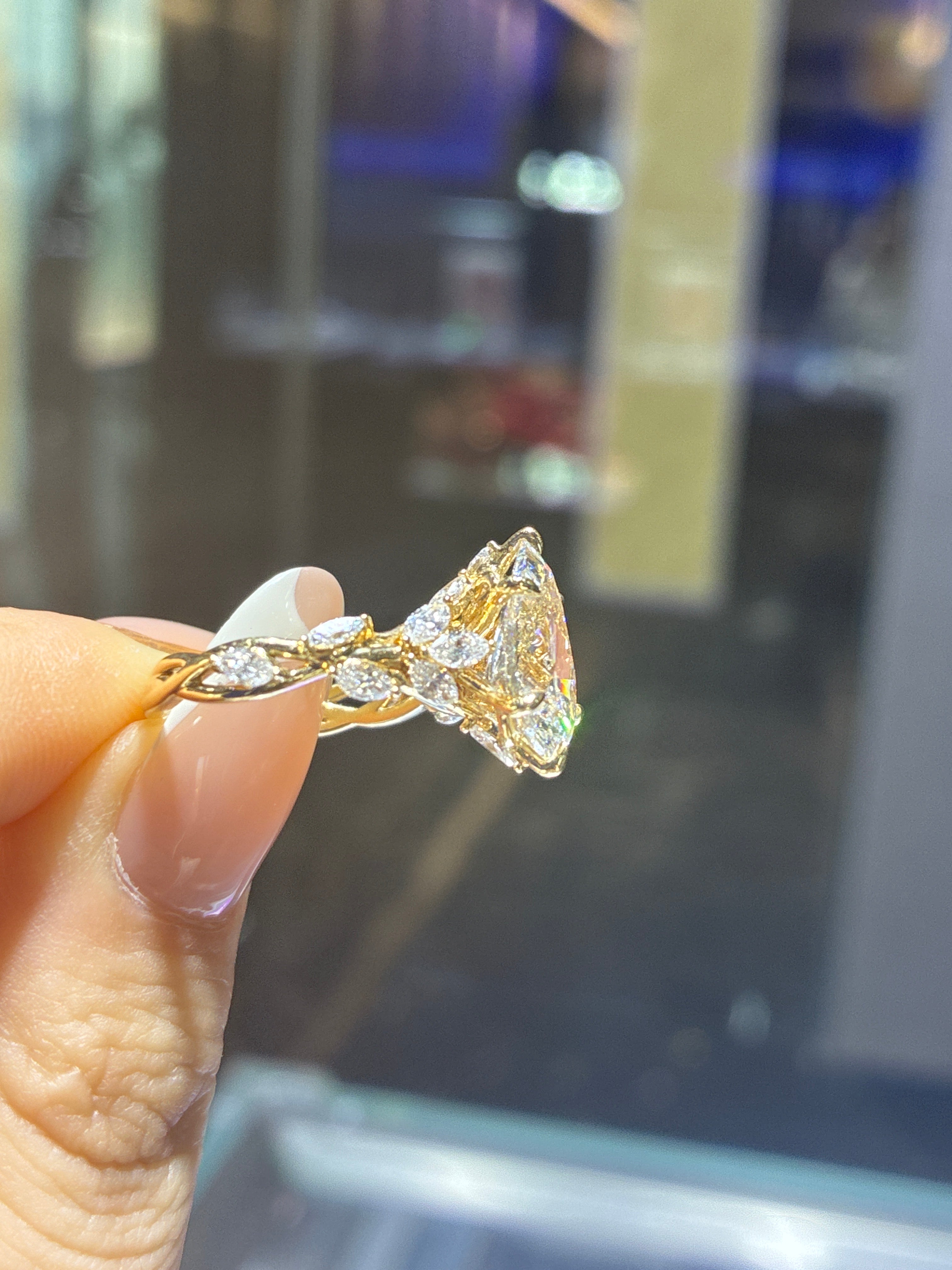 For Valencia 14k yellow pear cut E/vs1 main stone 3.01ct side stone 0.93ct