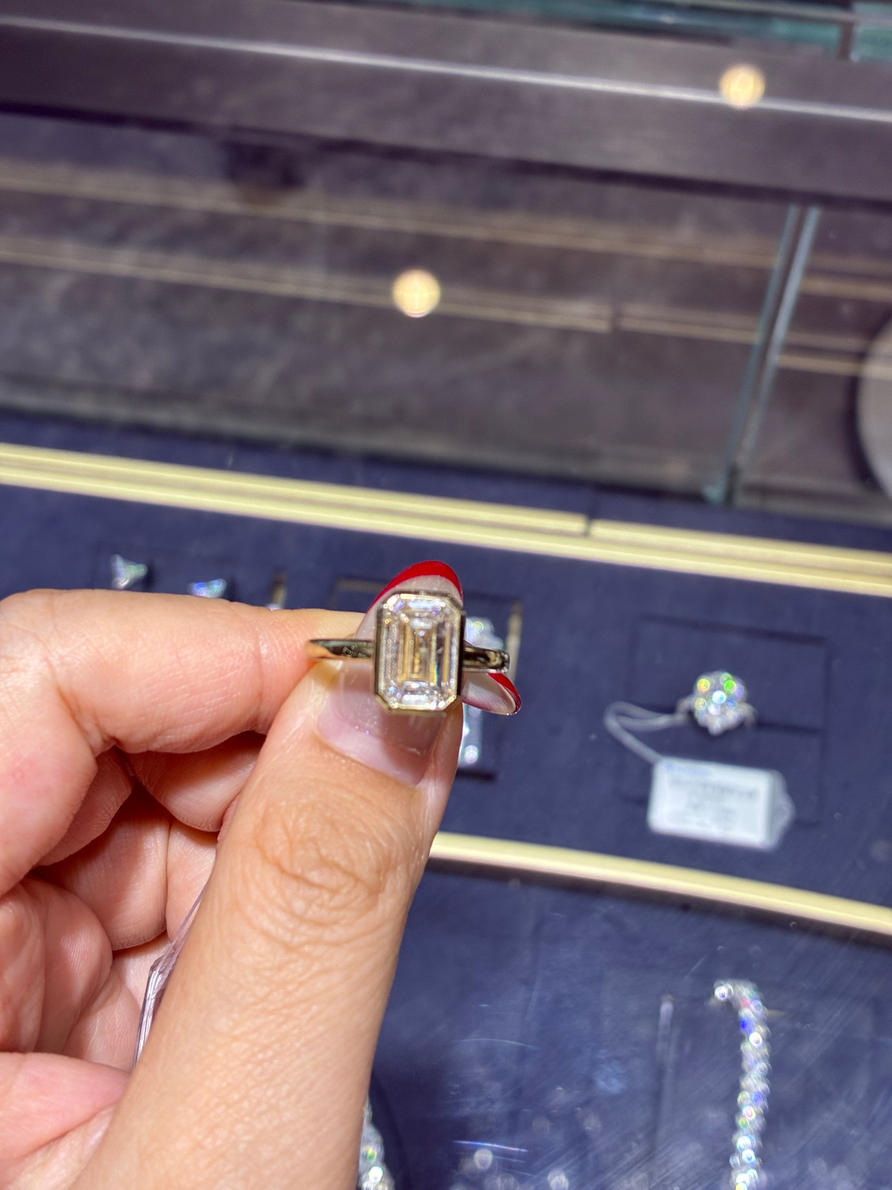 3.09ct Emerald Bezel Solitaire Ring with 0.144ct Hidden Halo(D/VS1)