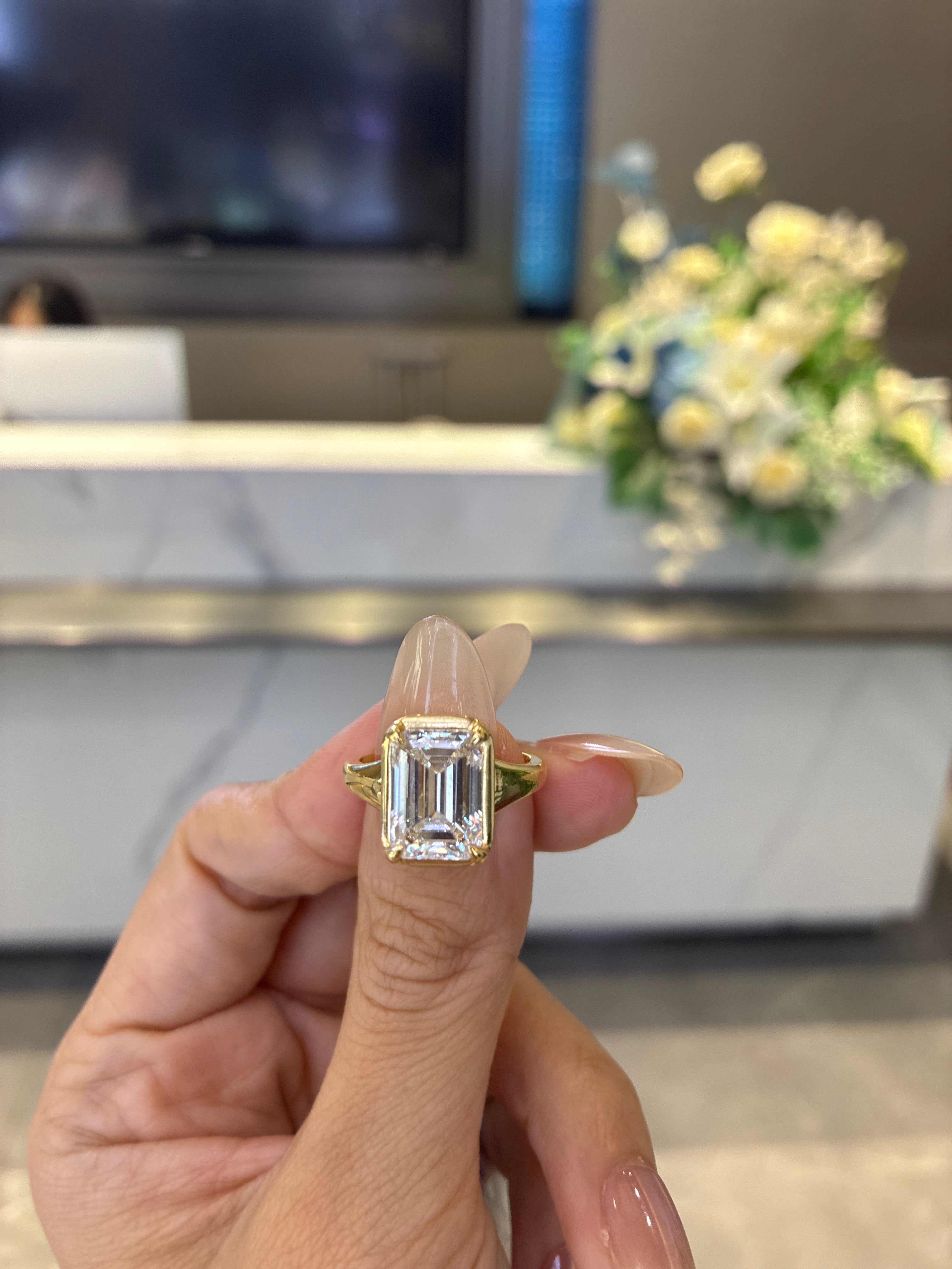 For Sultan 18K main stone 5.02 ct E color vs1 size 7