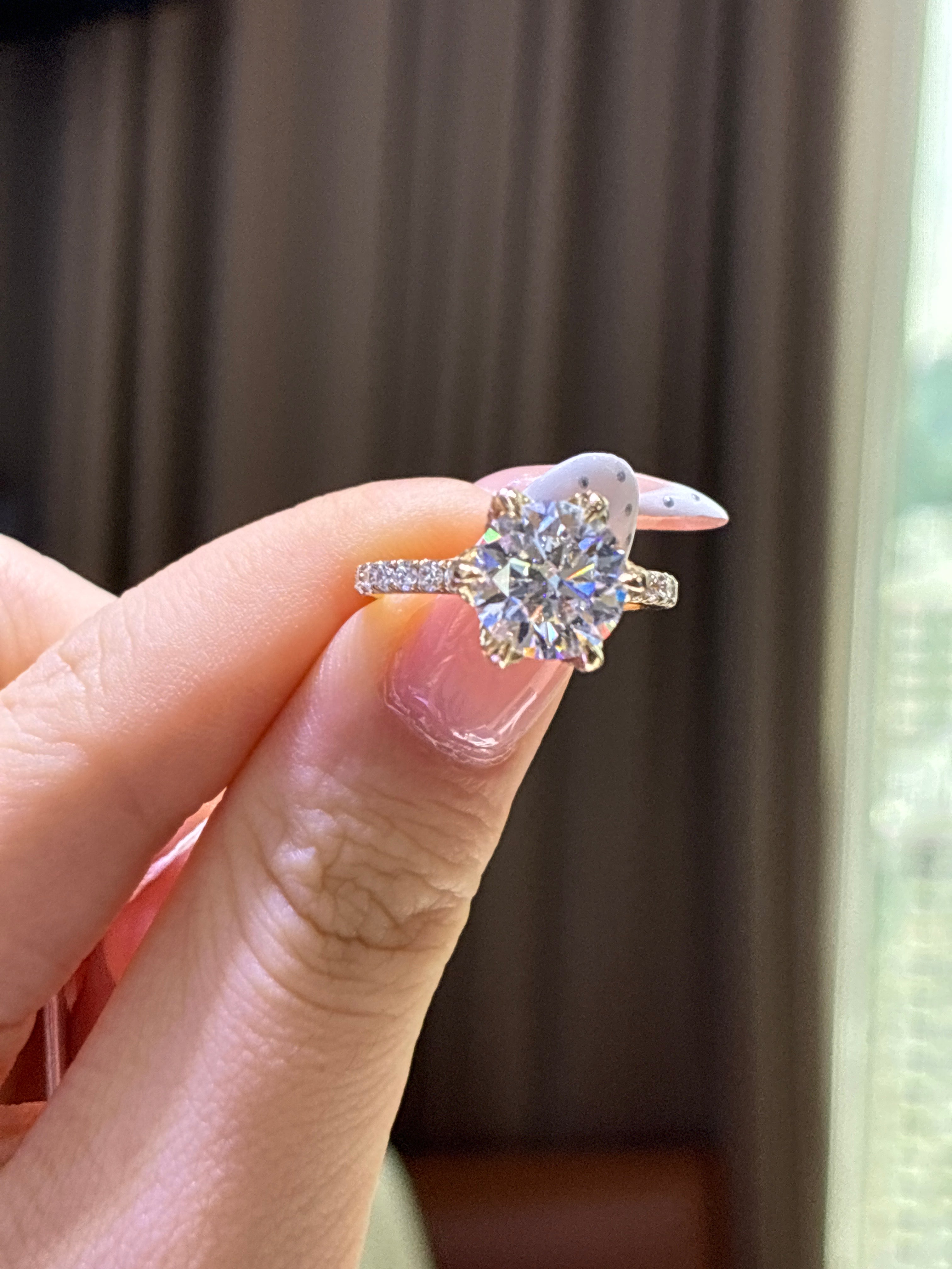For boss 14k yellow gold round cut E/vvs1 3.02ct side stone 0.923ct