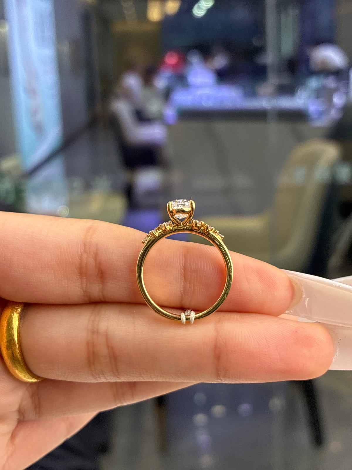 For Ana_cast Custom 14k yellow gold, 1ct oval with E color and VVS2 clarity, size 7