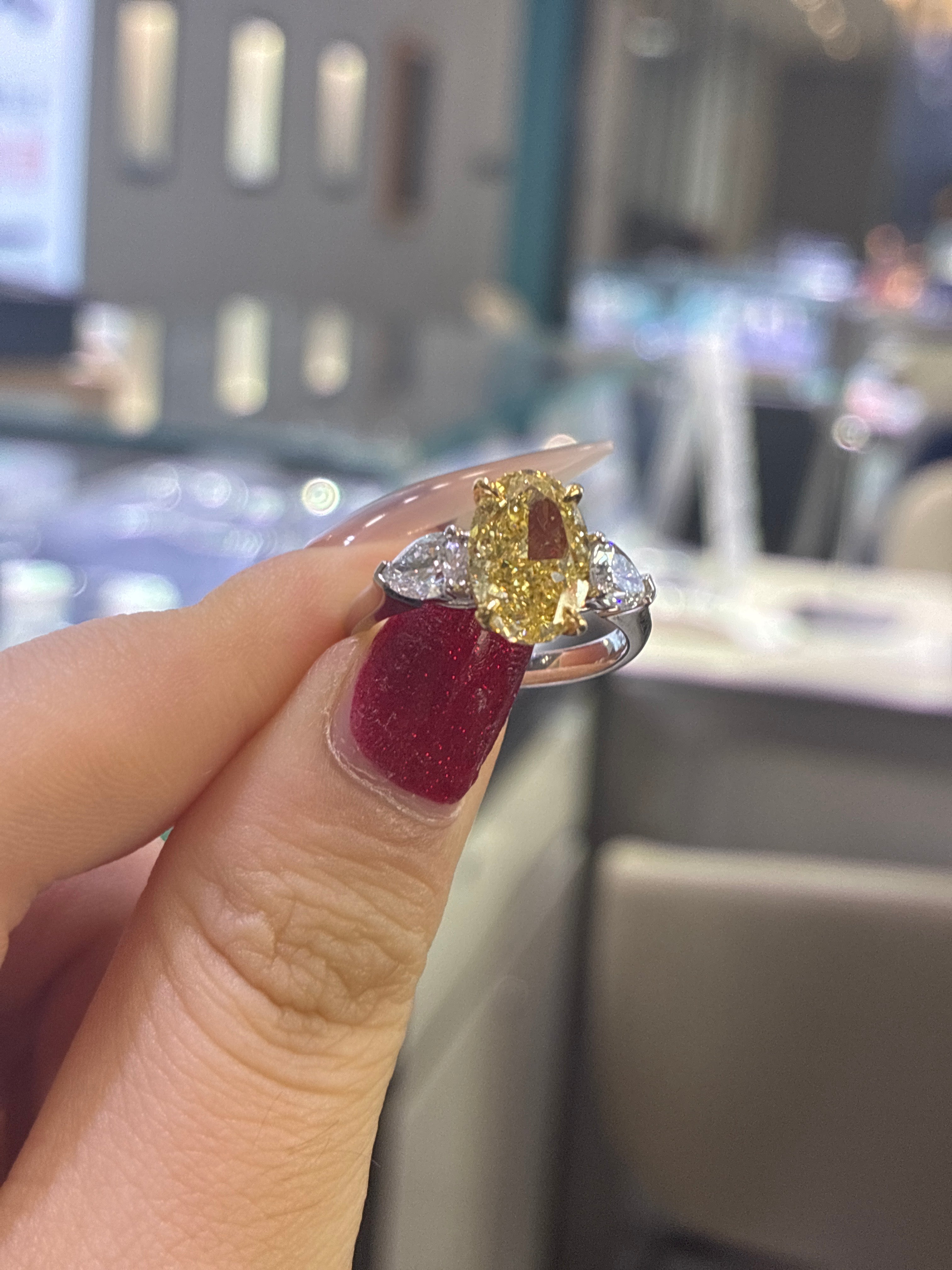 For Bluv 18k gold yellow diamond three stone vvs2 total 3.846ct