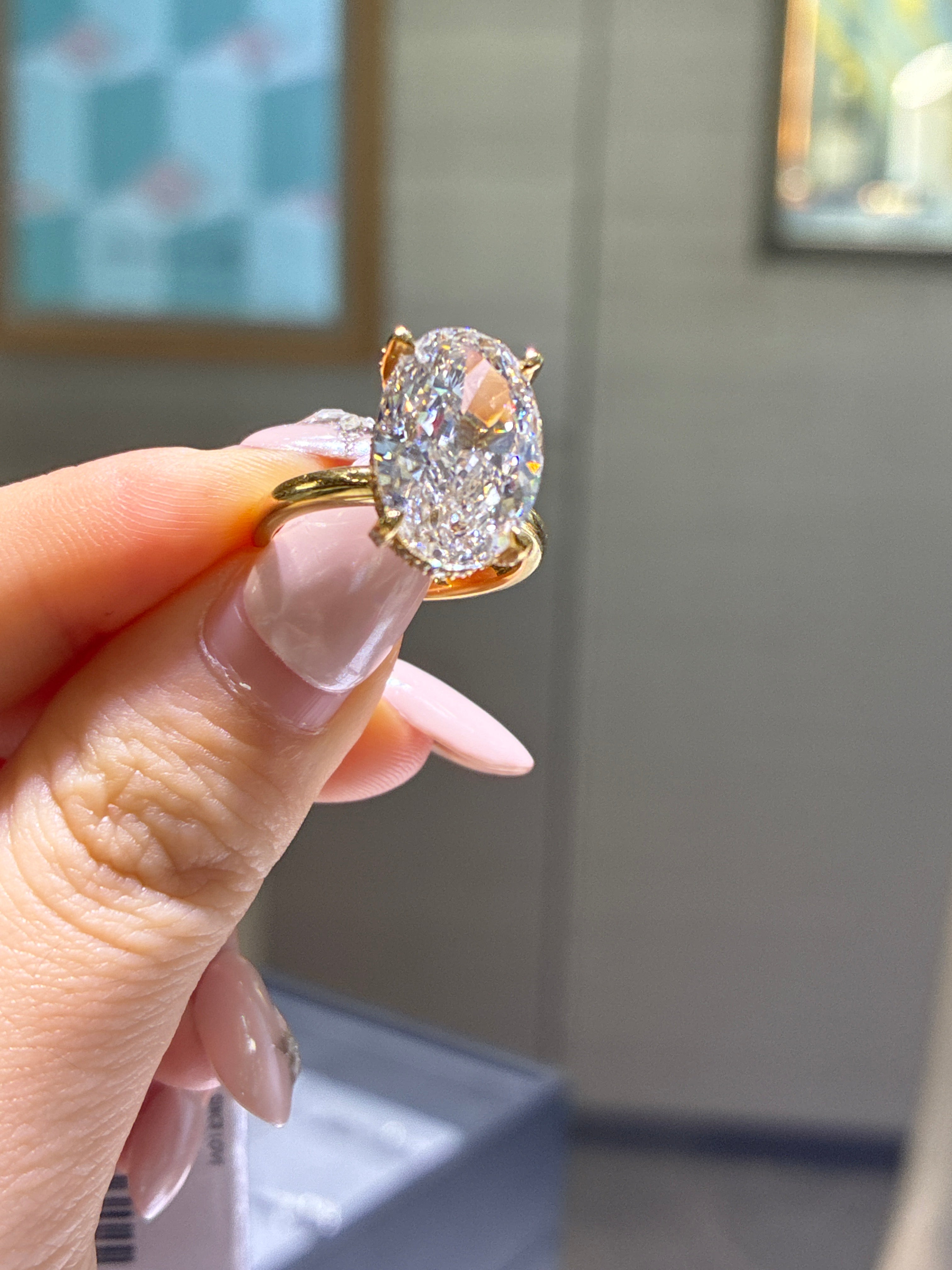 For lizeth 18k gold oval cut ring E/vvs1 main stone 8.05ct side stone 0.305ct