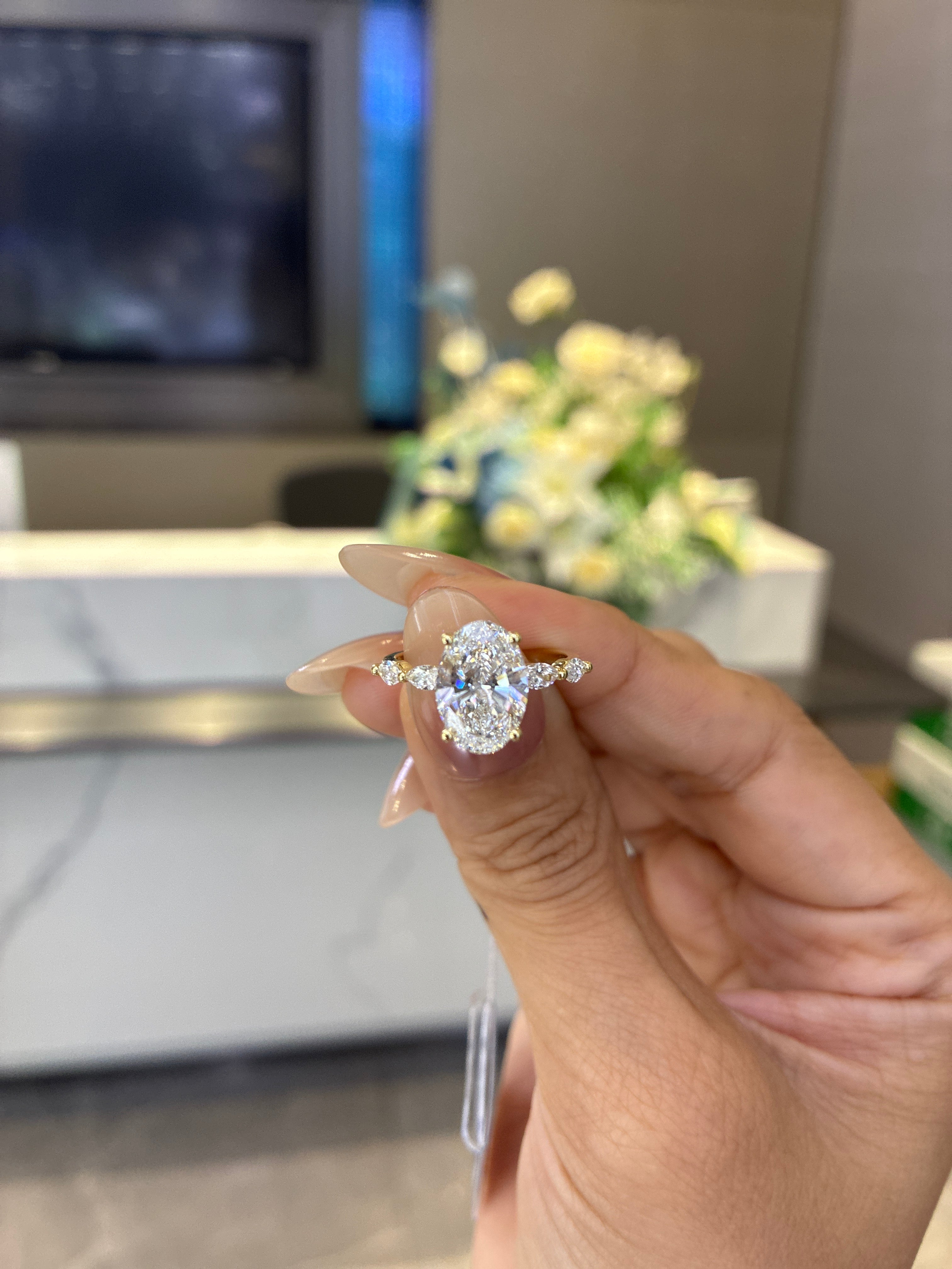 For Robyn custom make 14k silver color, main stone 2.56ct, side stone with marquis cut is .472ct, D color VVS2 clarity size 8