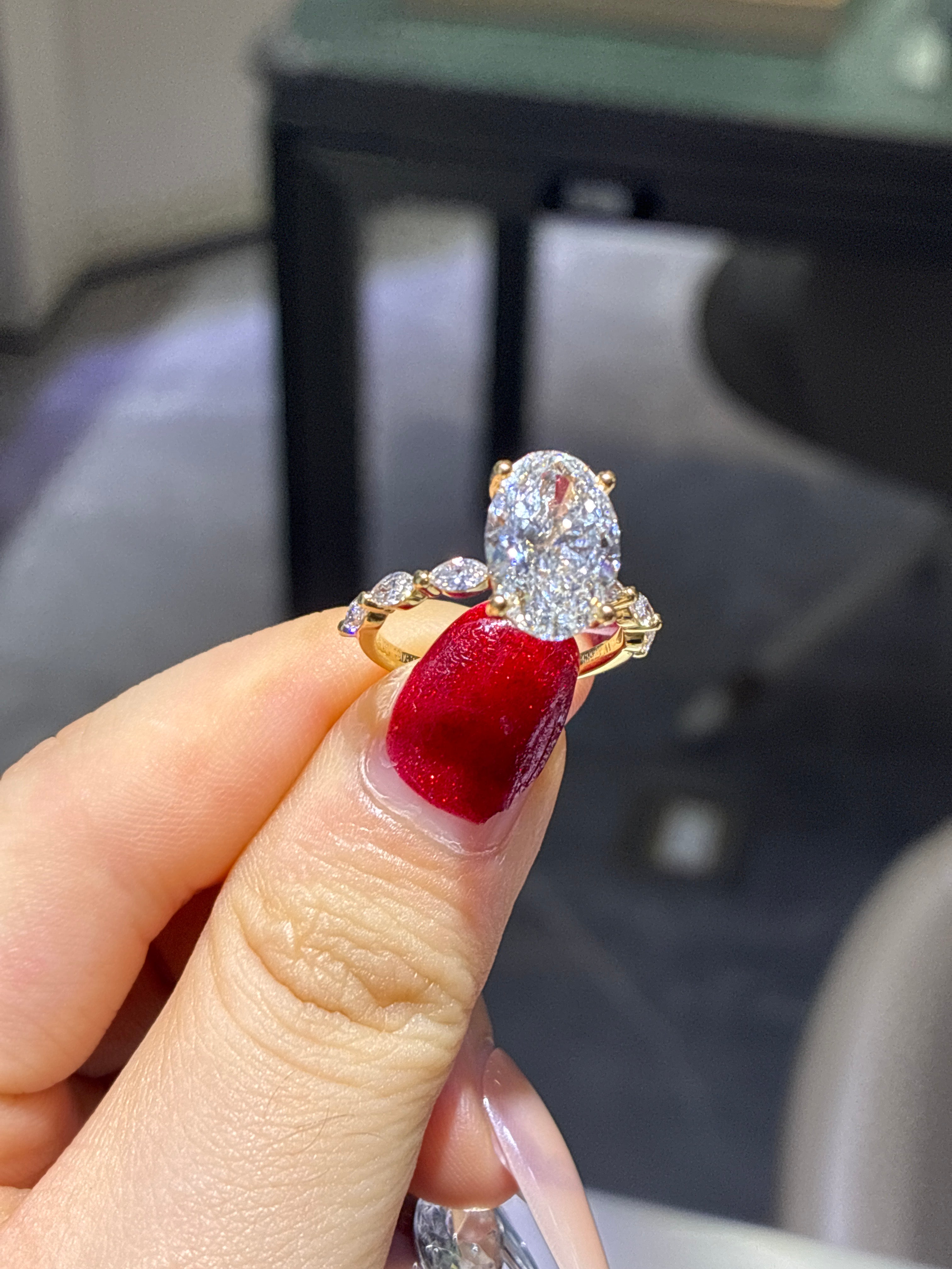 For bad girl 14k yellow gold oval cut ring D/vvs2 main stone 3.5 side stone 0.587ct