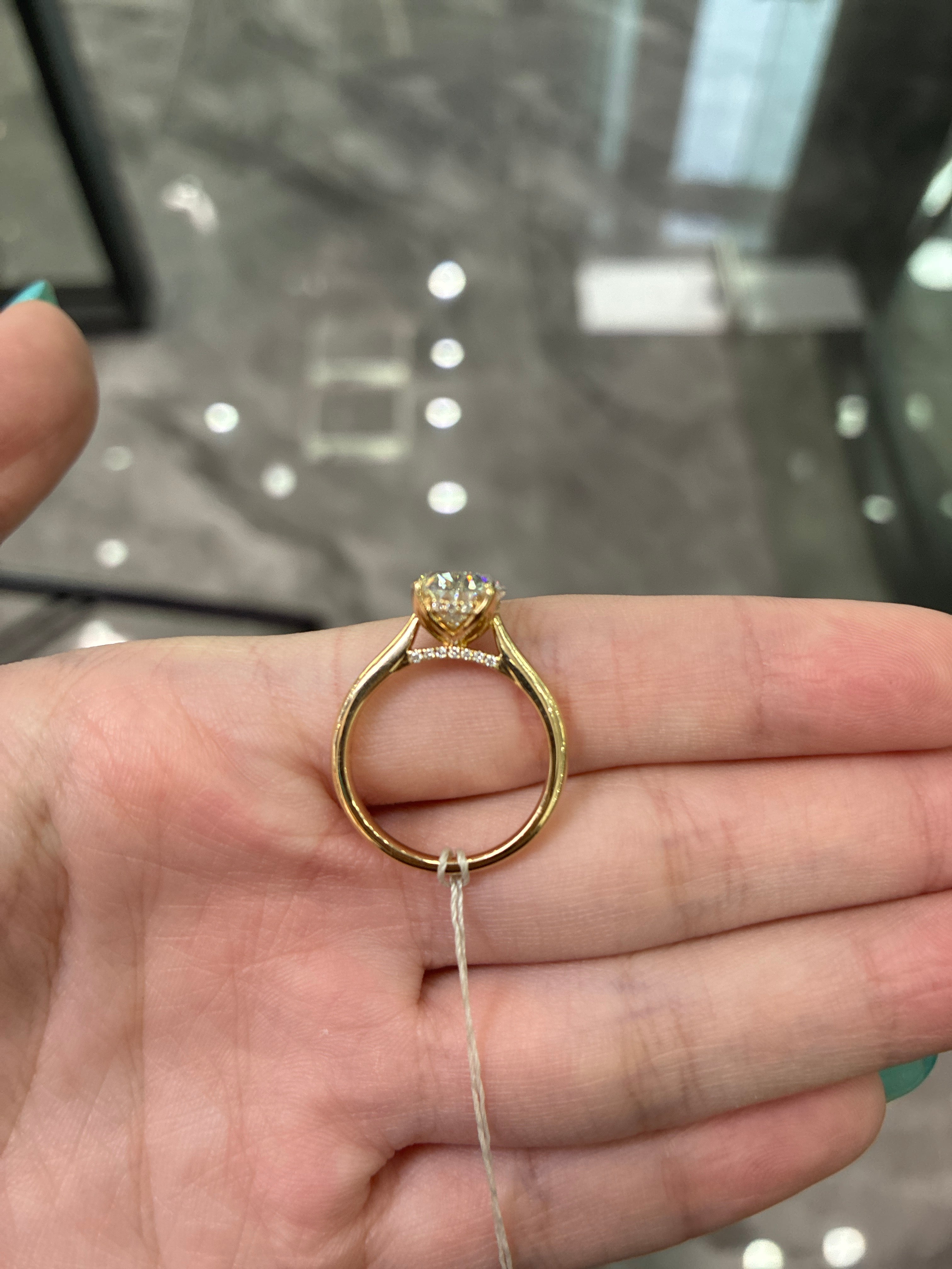For digitalmash 14K oval cut 3.03ct with 0.113ct hidden halo