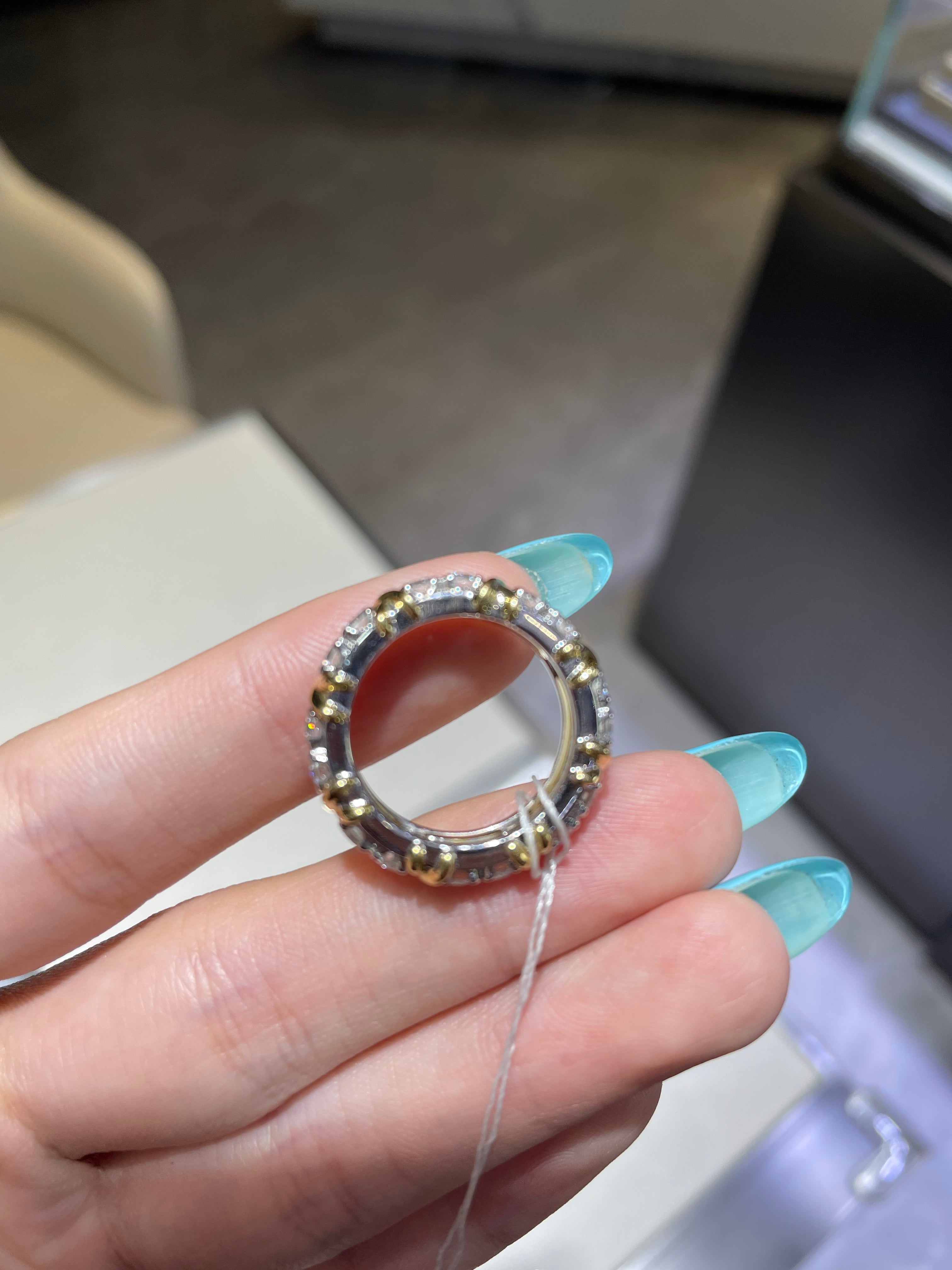 For Key, deposit Sixteen Diamond ring, 18k gold