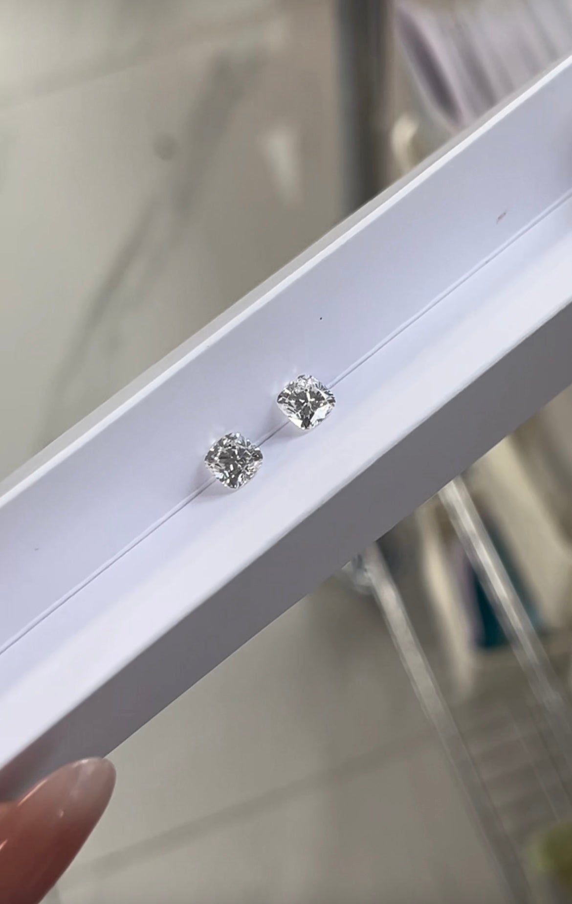 Deposit For Elenaxxa 18k gold white diamond cushion cut total 2ct