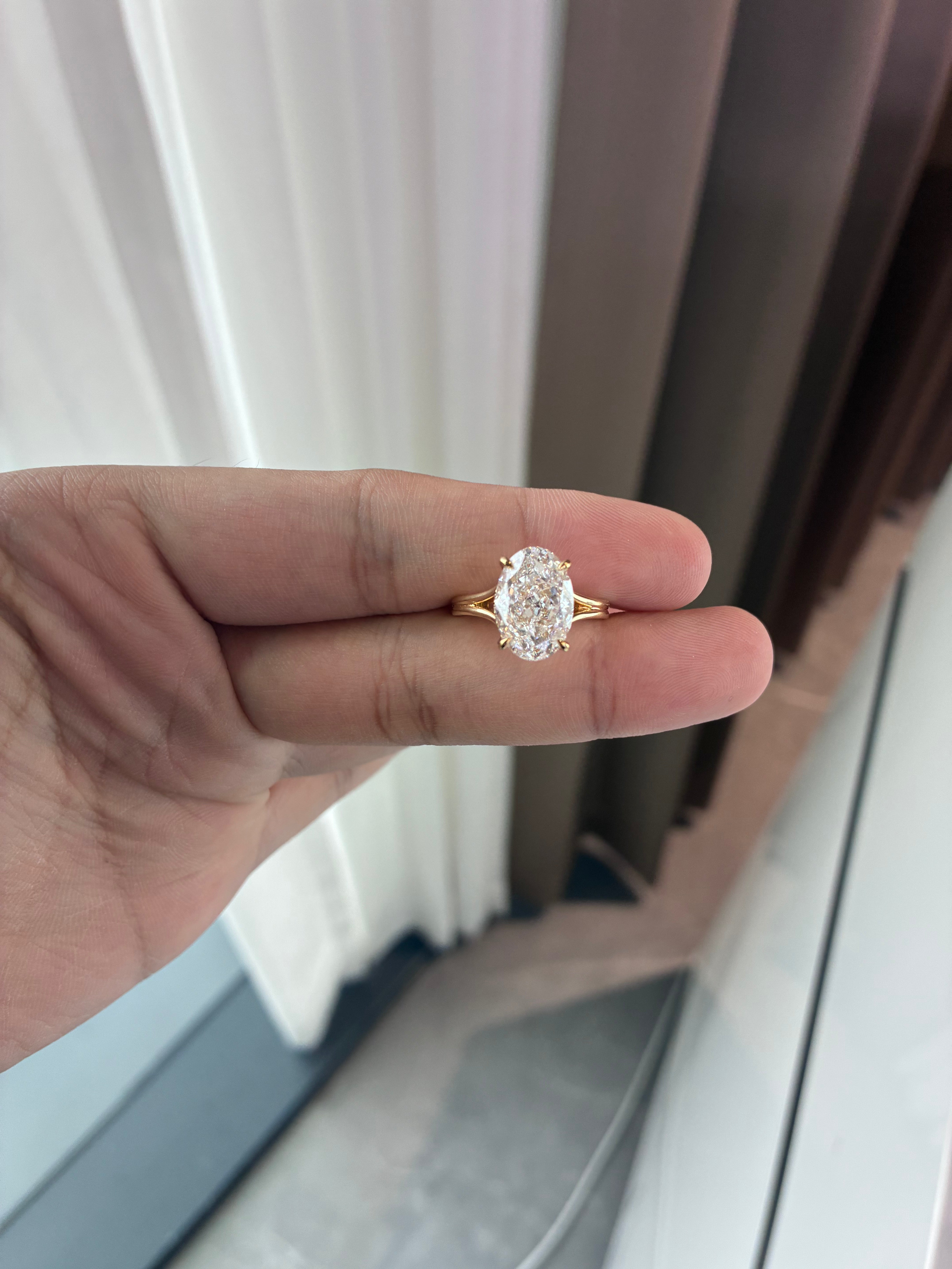 Deposit For Mimi 14k White gold ring with 2.52ct E vvs2 main diamond And 0.1ct side stones