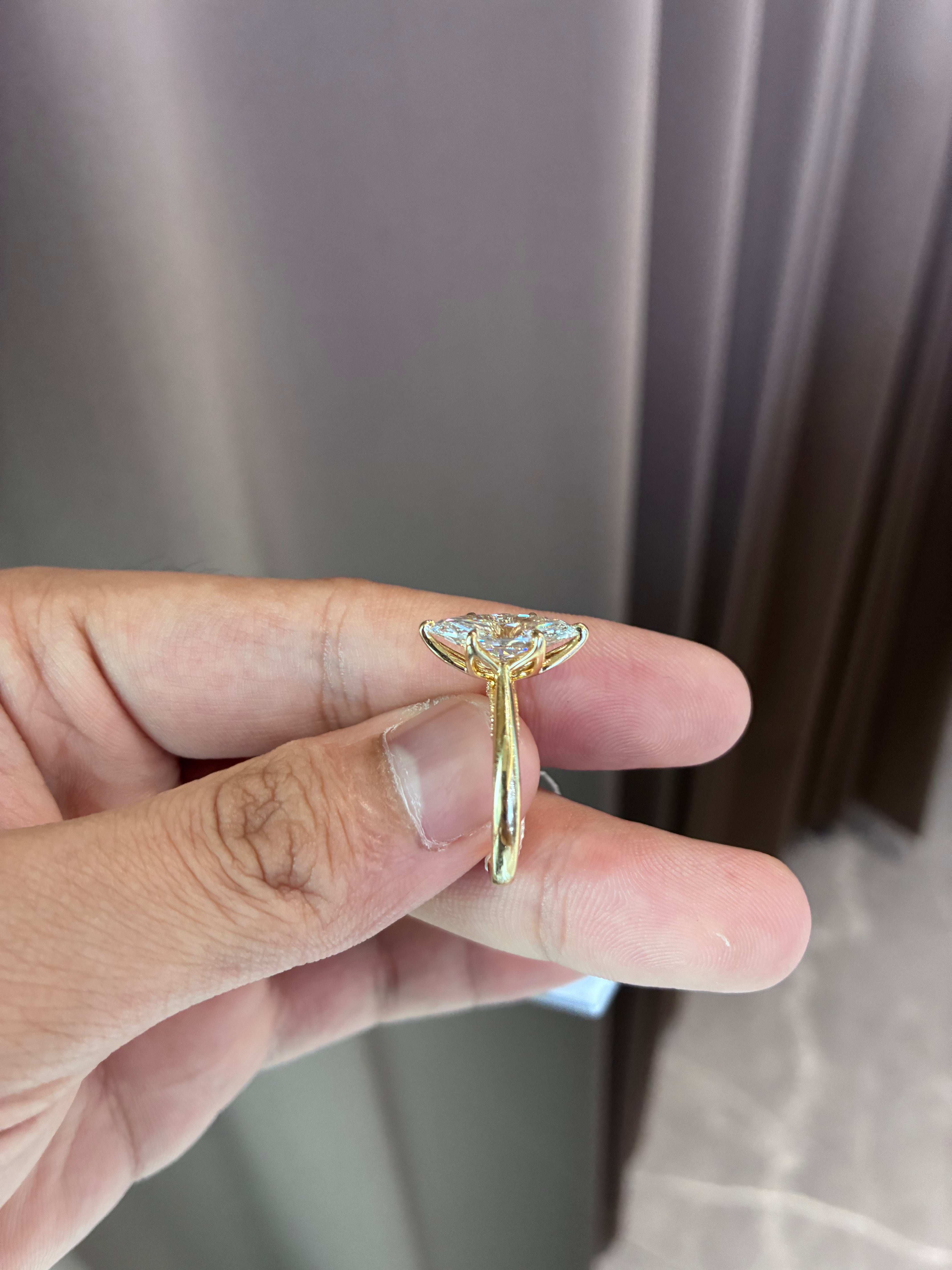 For jaime 14k yellow gold ring with 2.5ct main diamond E VVS2