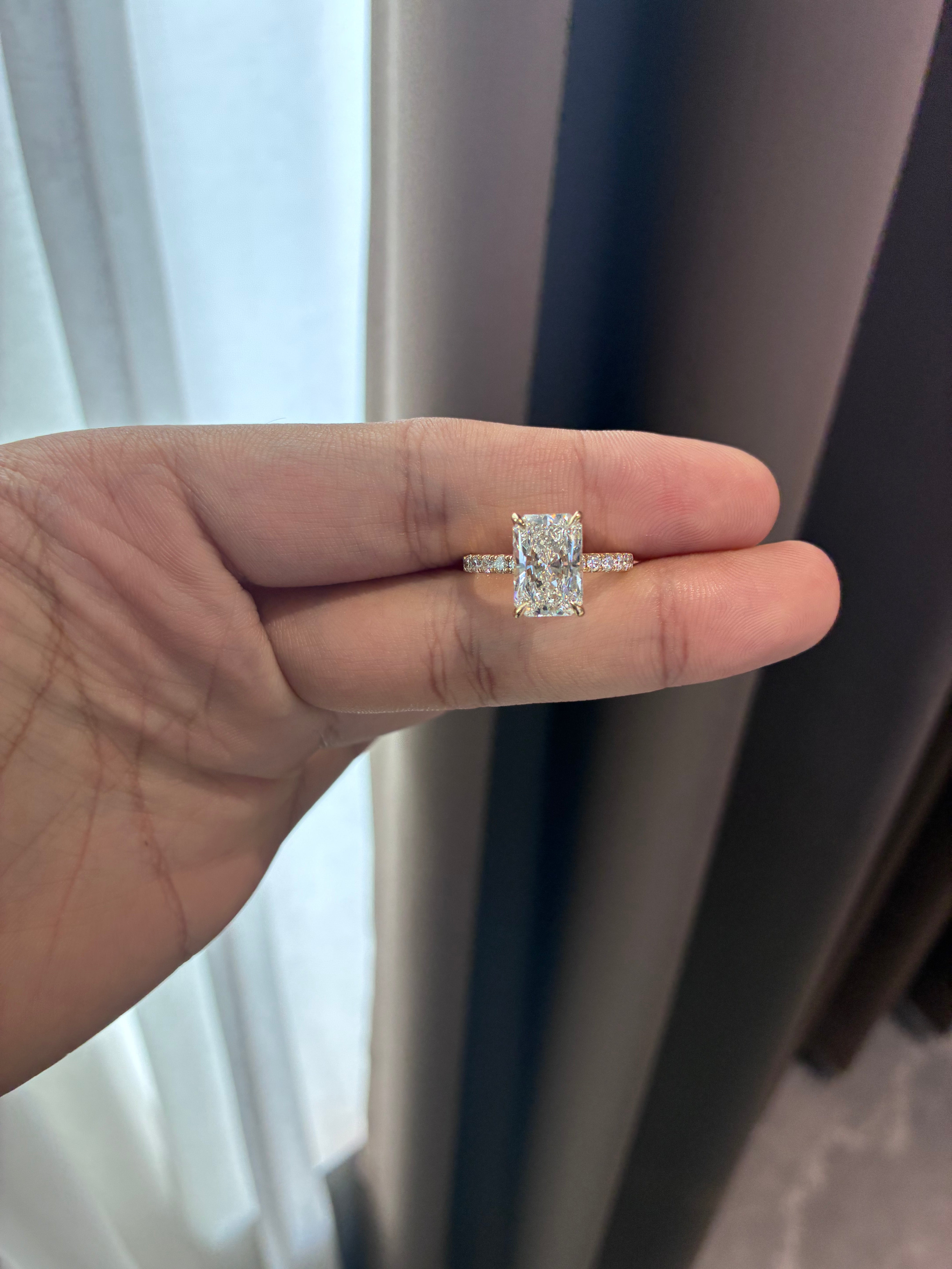 For Kaitlynn 14k yellow gold ring with 3.1ct E VS1 diamond And 0.388 side stone