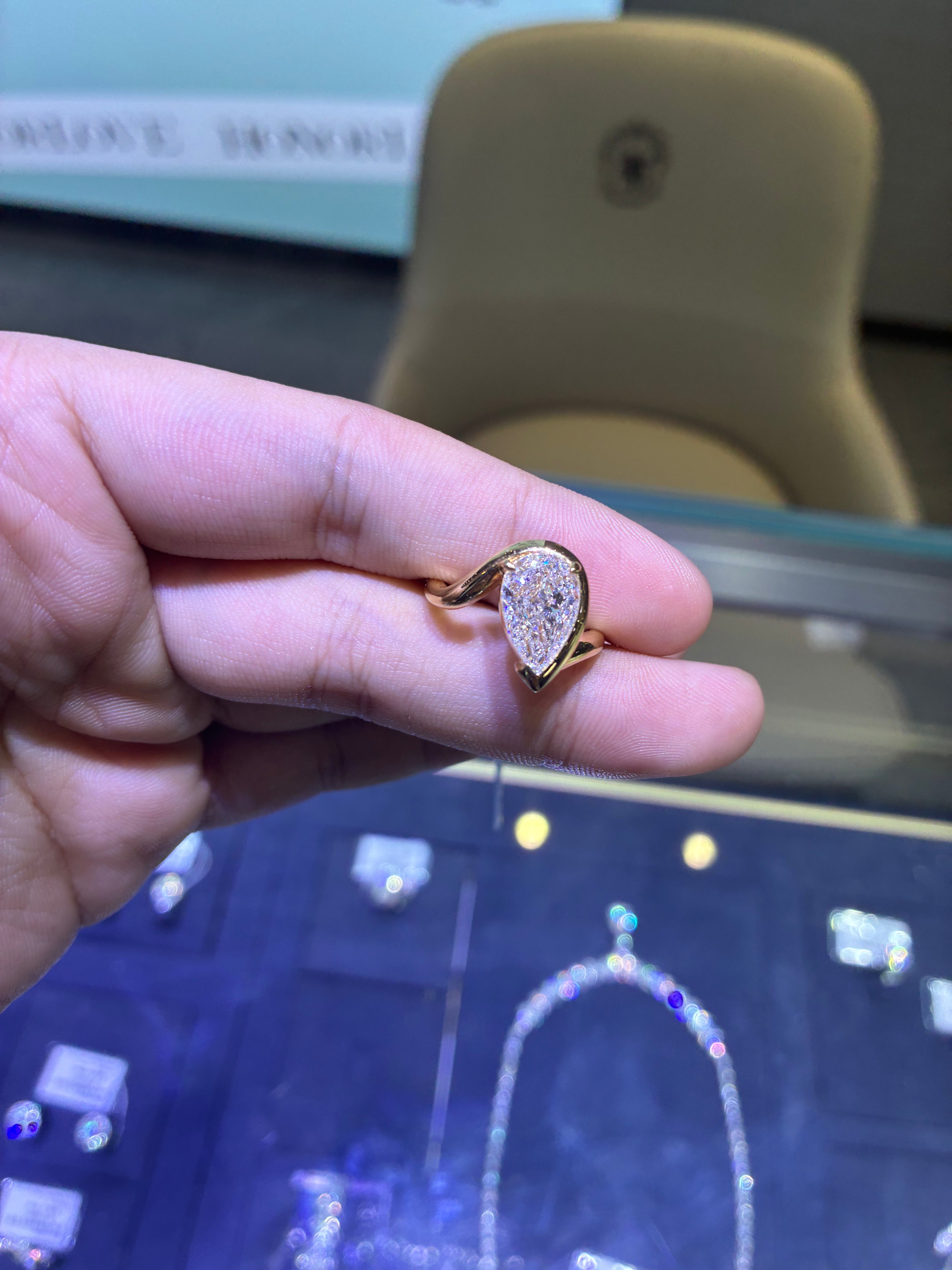 For Sarai 18k yellow gold ring with 3.3ct D/VVS2 diamond