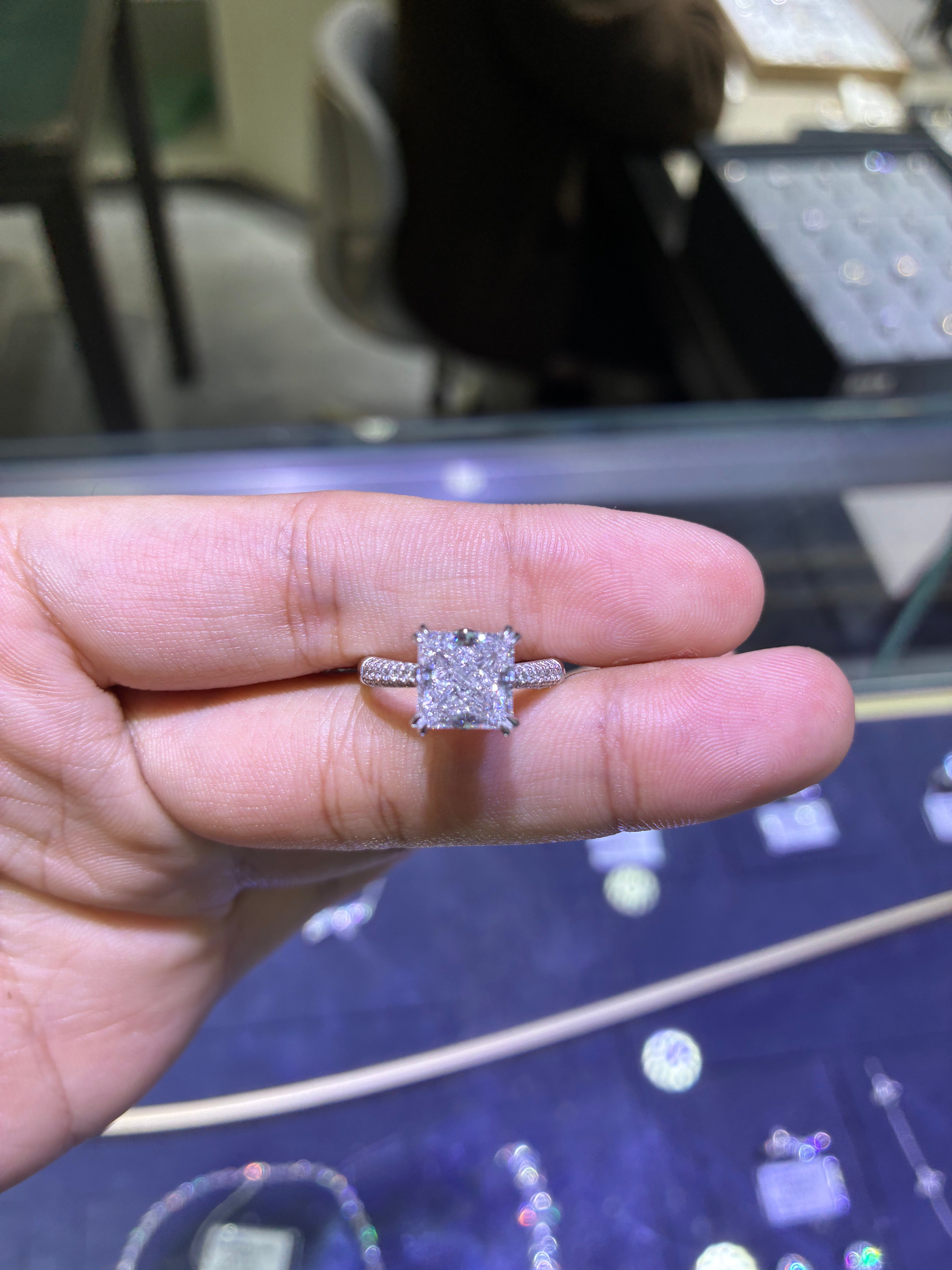 For Winter 18k white gold ring with 3.050ct E/VVS2 diamond