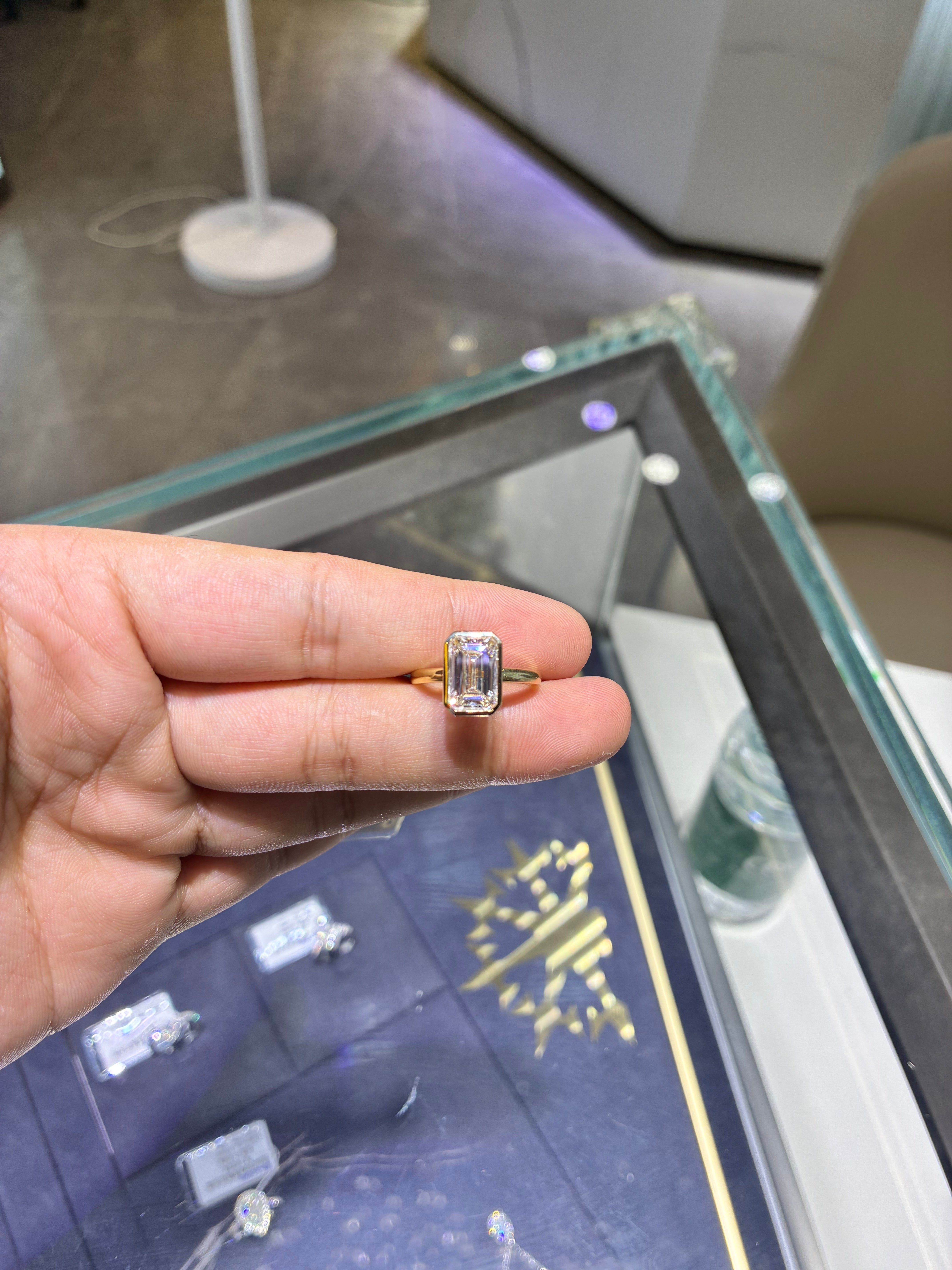 For Hector 14k yellow gold ring with 3.060ct diamond and 0.118ct side diamonds