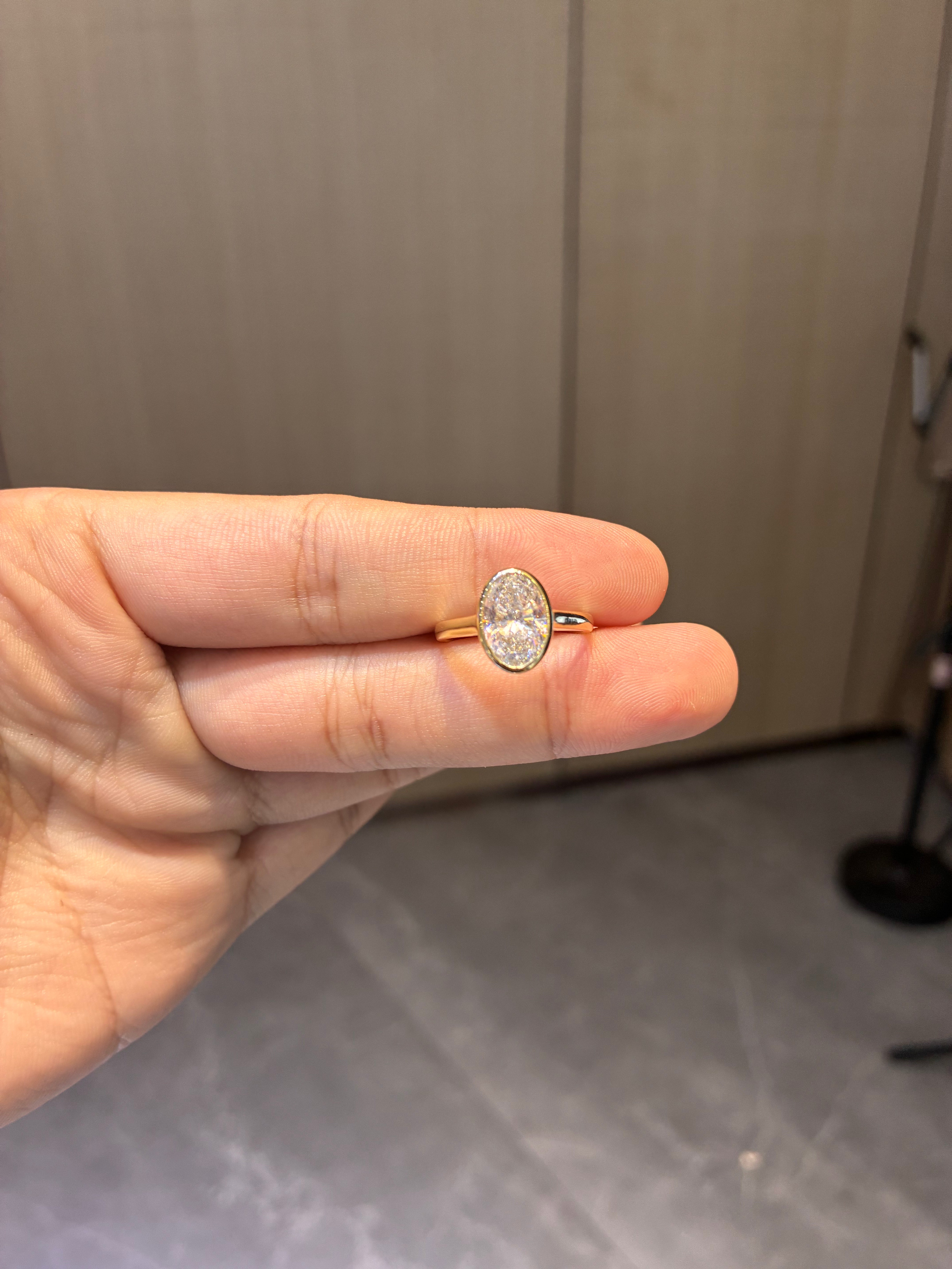 For Bee Bee 14k yellow gold ring with 2.100ct diamond come with igi and GiL