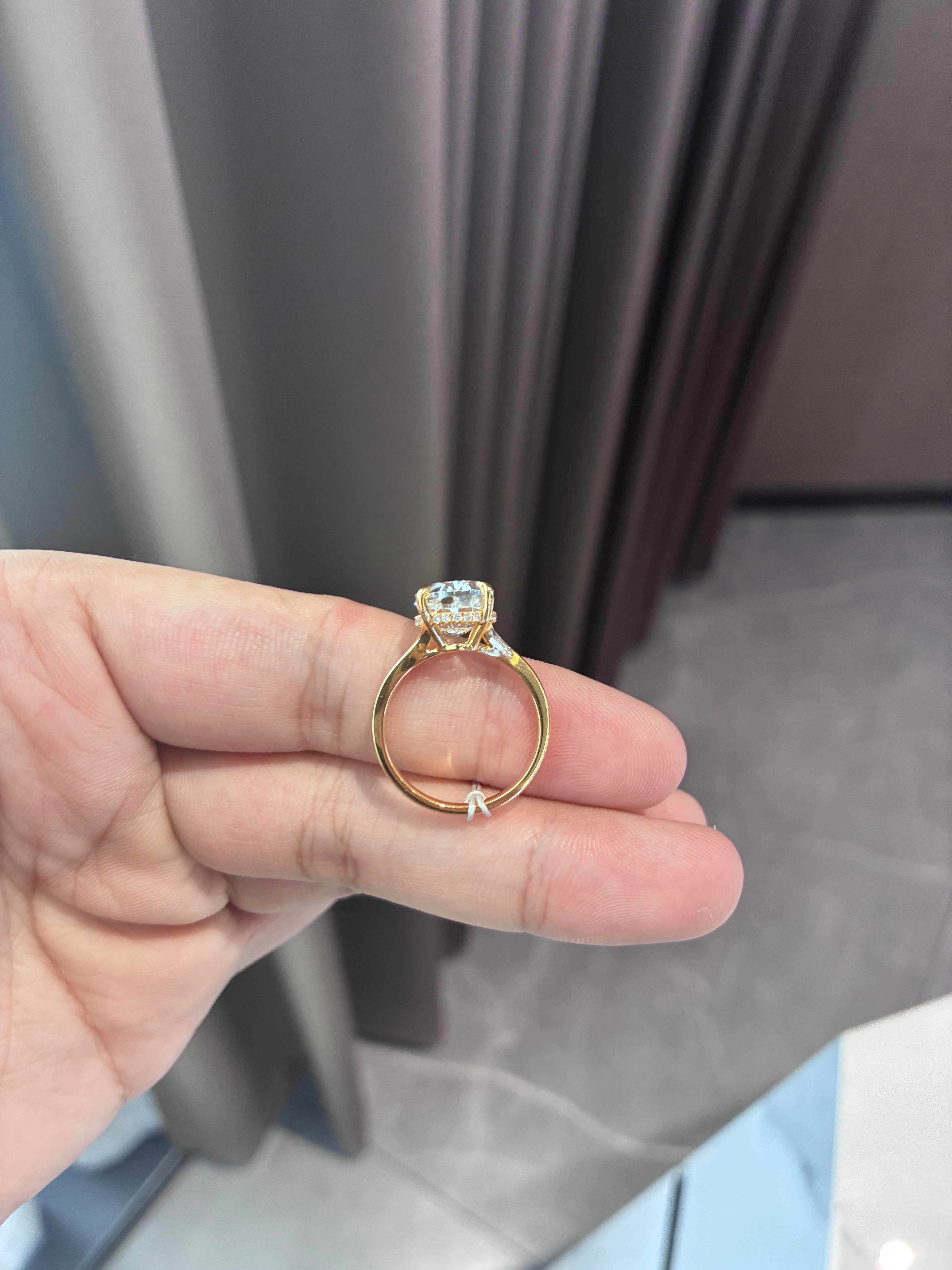 For Marlon paz 18k yellow gold ring with 5.520 ct E vvs1 main diamond And 0.097ct diamonds