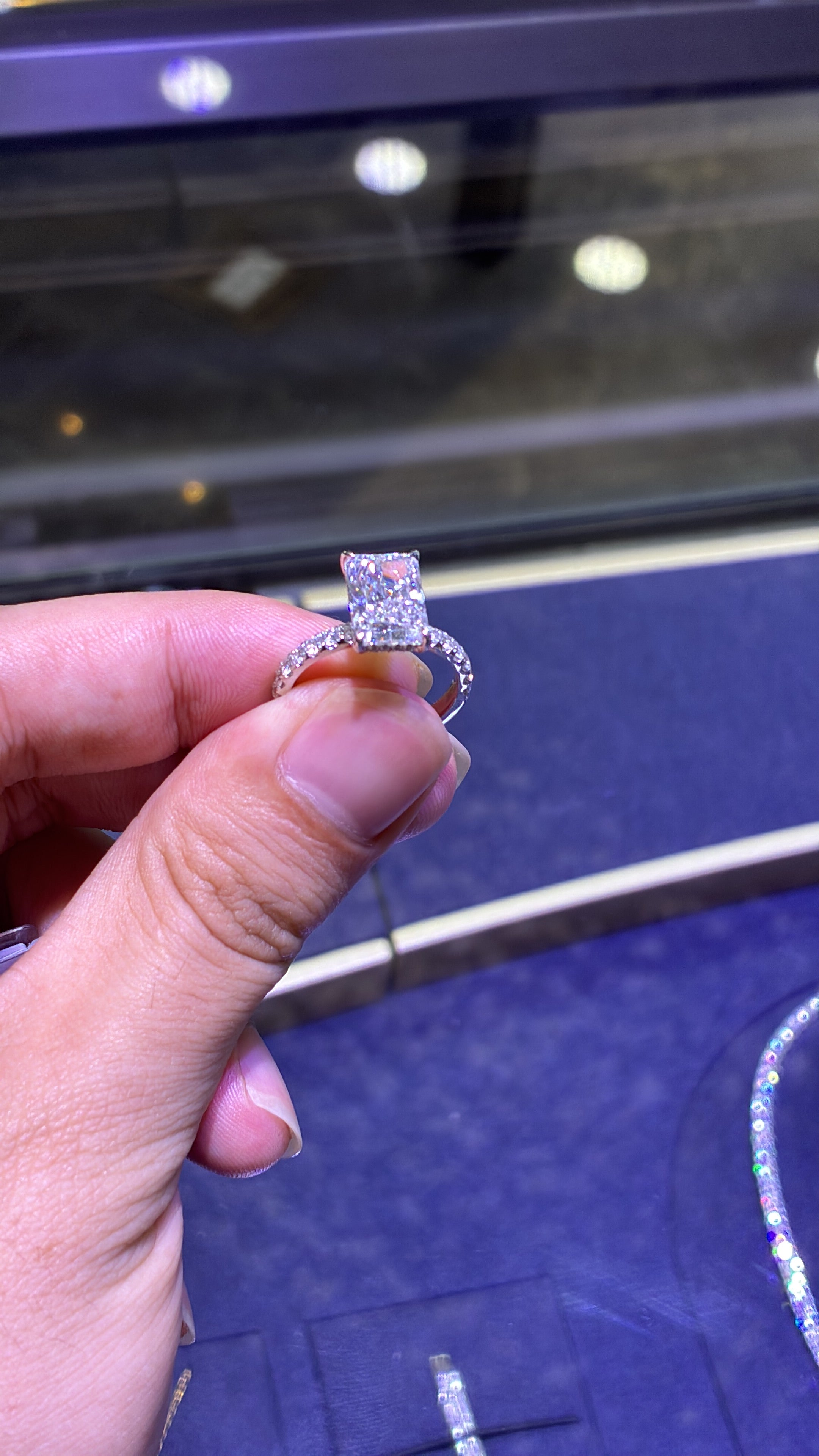 For Daniela Ruiz, This ring 14k white gold main stone radiant cut 3.01ct E/VS1 sidestone0.518ct