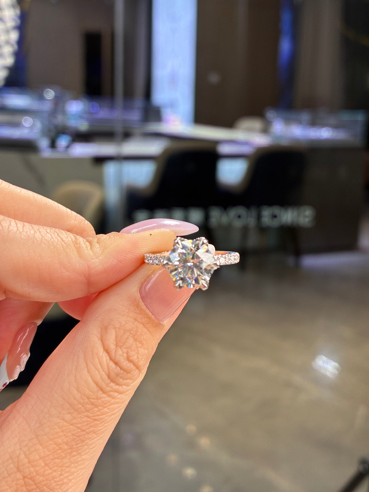 For Hans, 3ct round mainstone with 0.95ct side stones, flower basket in 14k white gold,D/VVS2