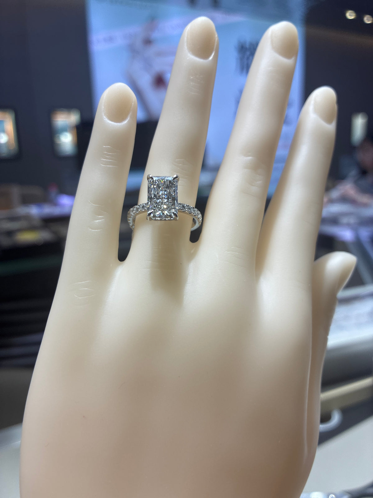 For Coretha Park 3.1ct Radiant cut 0.516ct/36p side stones E/VS1 14k gold