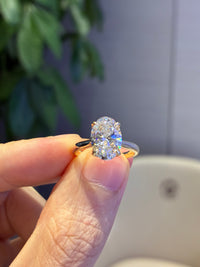 For Alondra Oval 3.05 carats D/VVS2 with 0.095 carats side diamonds in 36 pieces in 14k yellow gold