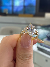 For amber 18k yellow gold main 3.01ct side stone 0.315ct D/vs1 marquis cut