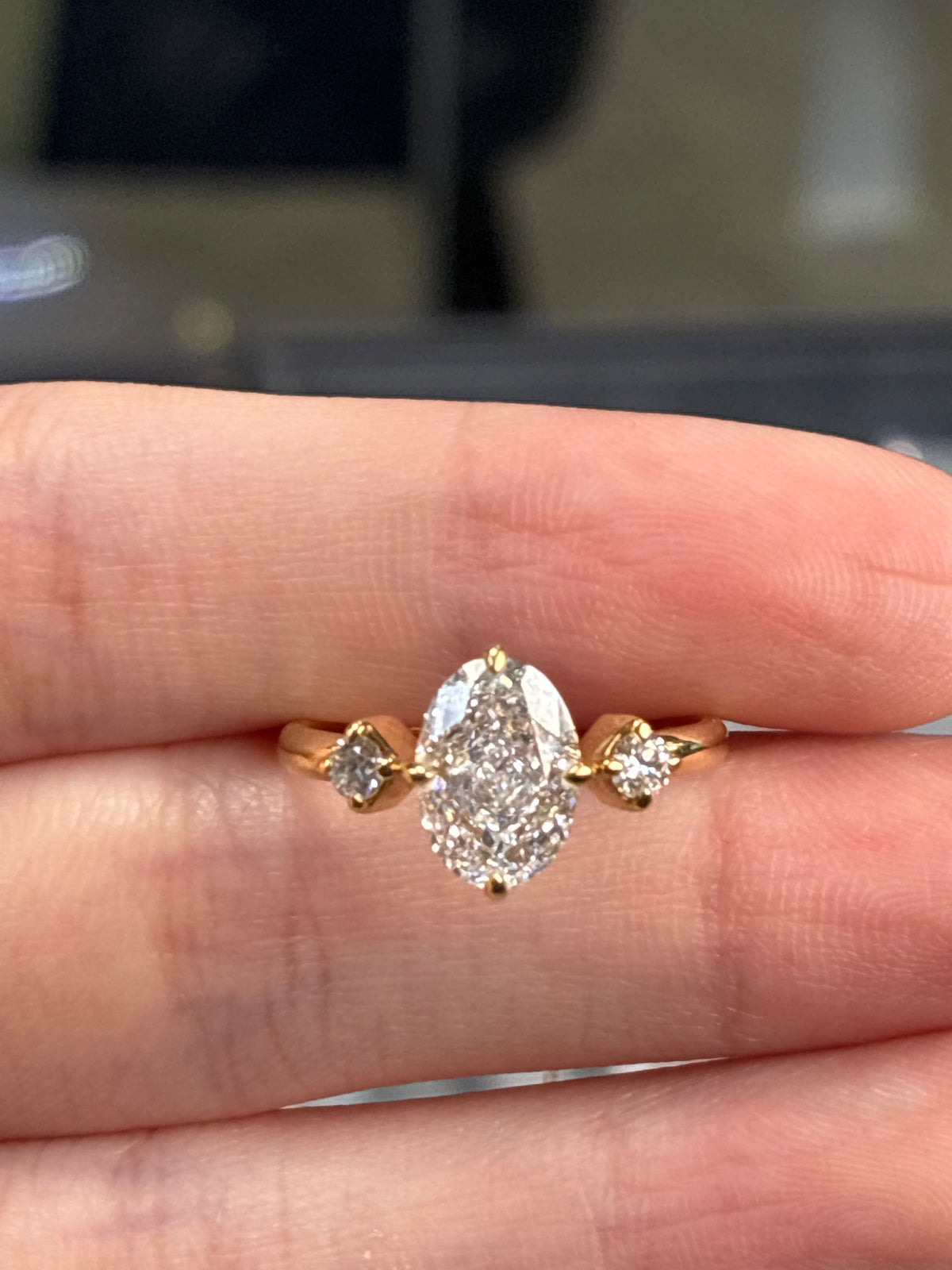For sompari89 18k solid yellow 1.5carat D/VVS1 with 0.148ct sidestone
