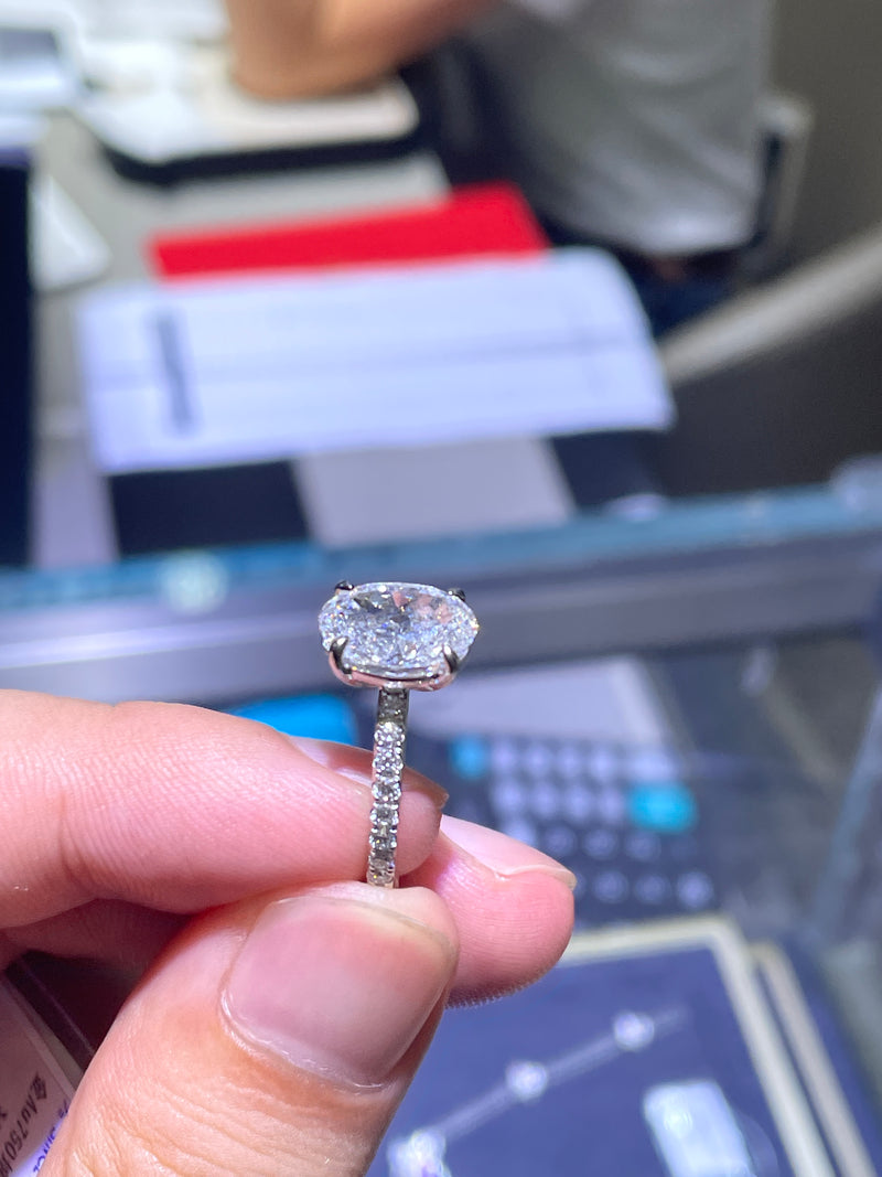 For onetaxlady,main stone oval cut 3.1ct D/VS1 side stone 0.345ct