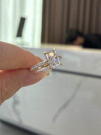For cris 14k yellow gold radiant cut E/vs1 main stone 2.01ct side stone 0.307 ct