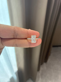 For Queen 14k yellow gold ring with 3.080ct Evs1 diamond And 0.385ct side stones
