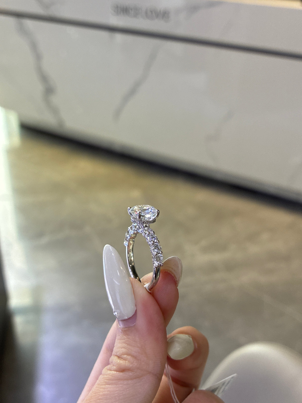 For Gloria 18K solid white gold 2.35ct D/VS1, with 1.162ct sidestones