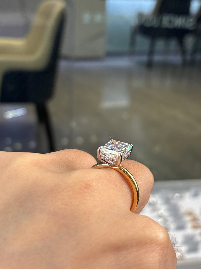 For G, 18k solid gold 2tone design,4 carat radiant cut E/VVS2 with 0.147ct hidden halo(Ready to ship)