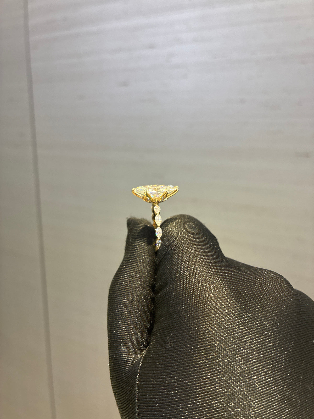 For SKYLA 5ct marquise E-VS1 18k gold