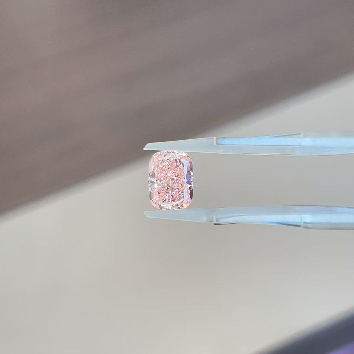 For Moonniica, 3ct Pink elongated cushion engagement ring, fancy vivid pink, VVS2, in 14k yellow gold