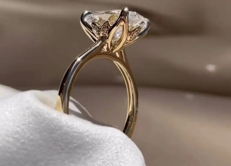 For Merra Patel(US $200 retainer’s paid), 18K Gold Two tone color 3.00ct Moval cut ring E VVS1 with Petal prongs,2mm band,Ratio 1.58