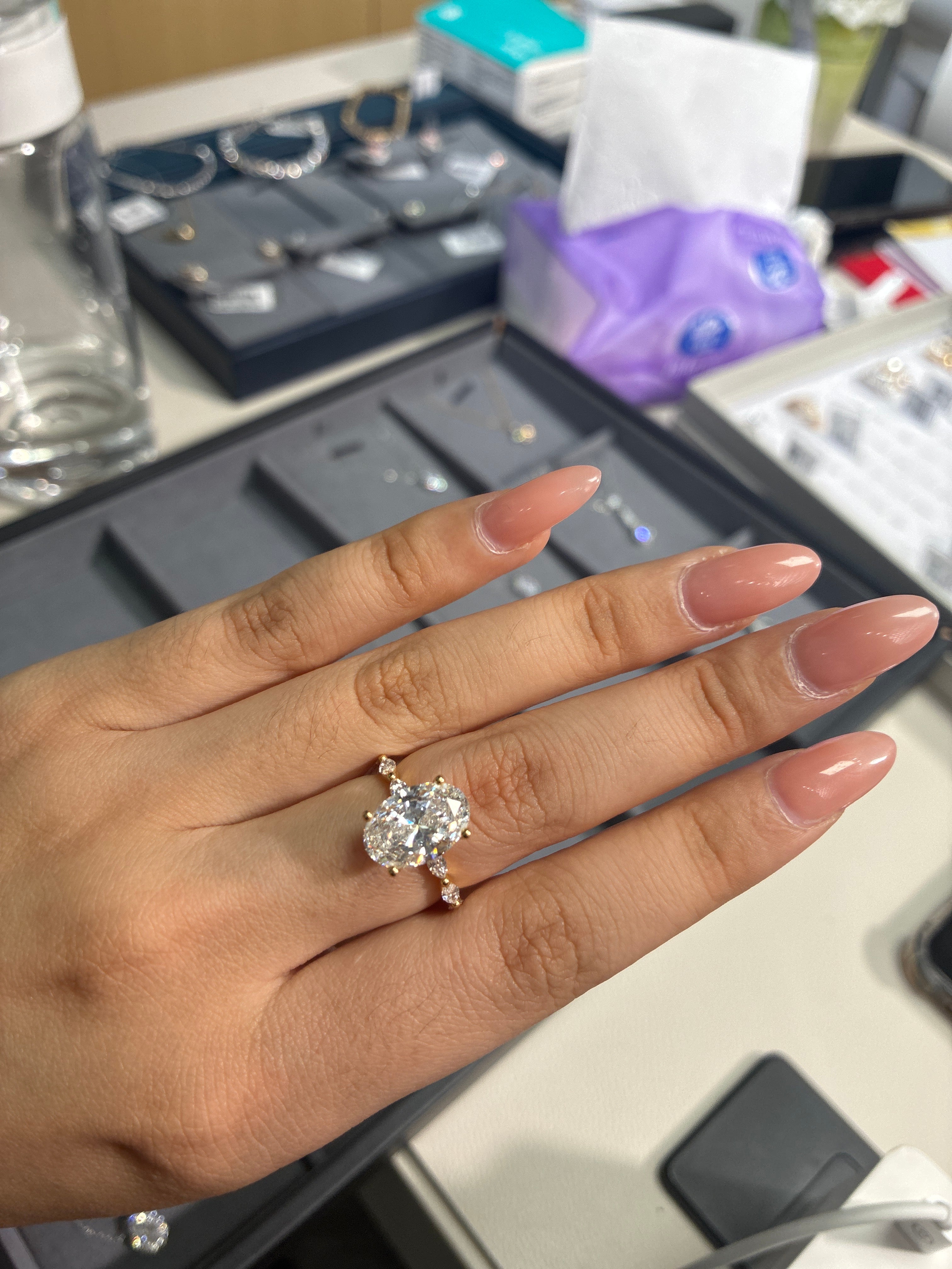 Deposit for LauraTee ( 14k,change the main diamond into 4.5 carats,D/VVS2;side diamonds 0.587 carats)