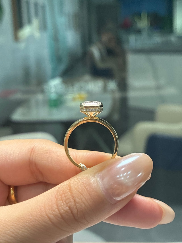 $200 lock price deposit for Marisa, 14k yellow gold,3ct emerald cut main stone, E/VVS2