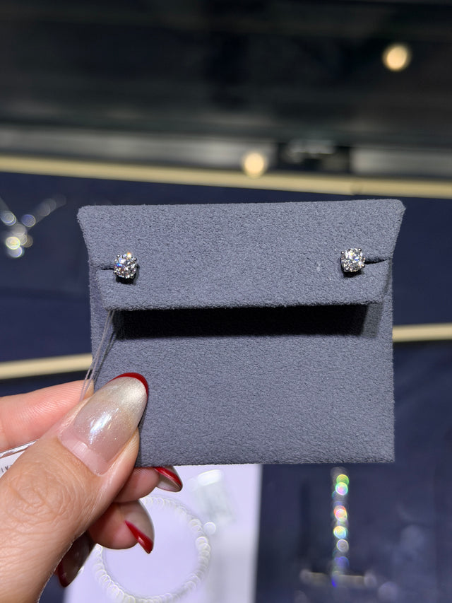 0.686carat Lab Diamond Earring Studs(DE/VVS)