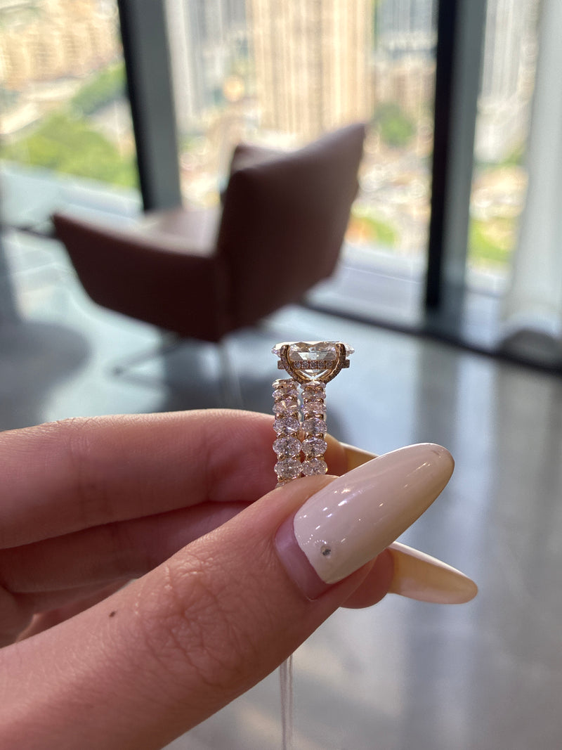 Deposit Marianna 1️⃣Engagement ring: 14k yellow gold, 2ct oval diamond, 2ct side stones, total 4ct, E/VVS22️⃣Engagement band: 14k yellow gold, total 2ct diamonds. Size 9