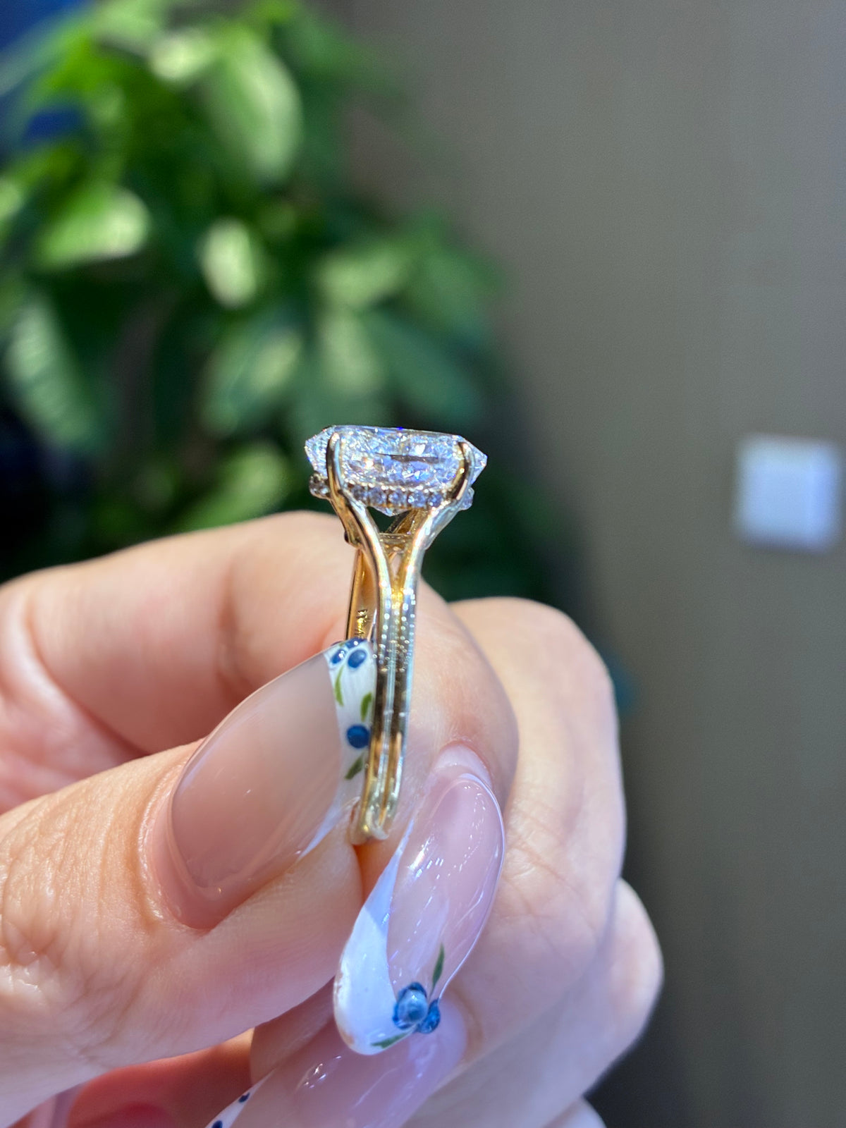 Balance For Luisa, for 2.5ct Oval Split Shank, E/VVS2, in 14k white gold