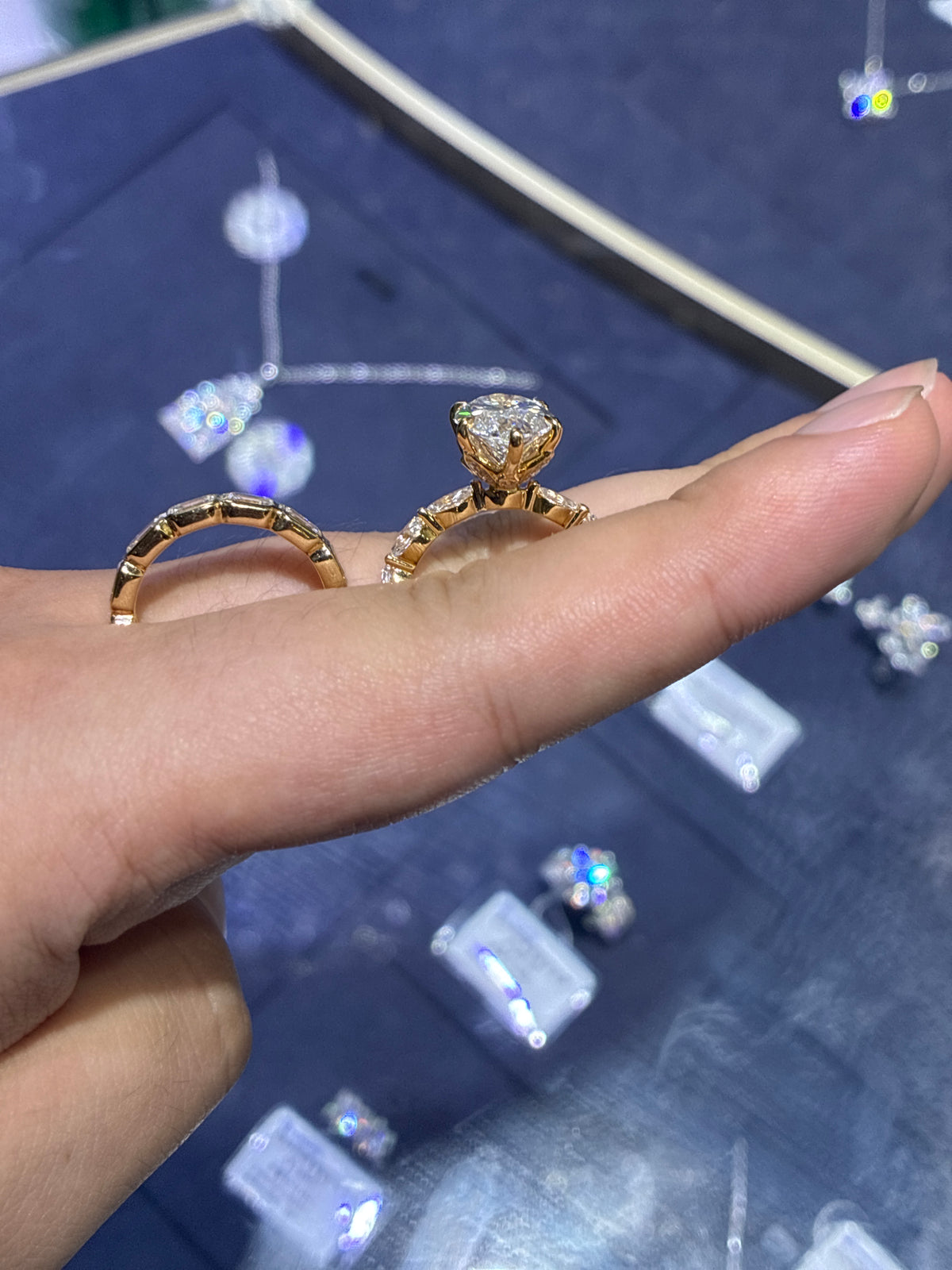 For user1715788733216 a set 18k yellow gold main stone 5.02ct side stone 1.062ct and 14k gold yellow D-E/VS ,VVS 1.455ct