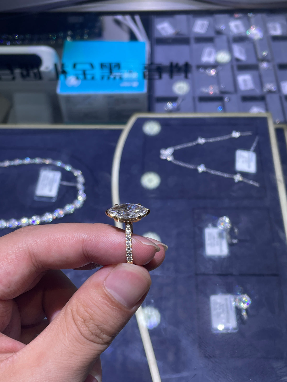 Deposit For jessicakaviatrix,main stone marquise cut 3.03ctE/VVS2  side stone 0.499ct 18k yellow gold