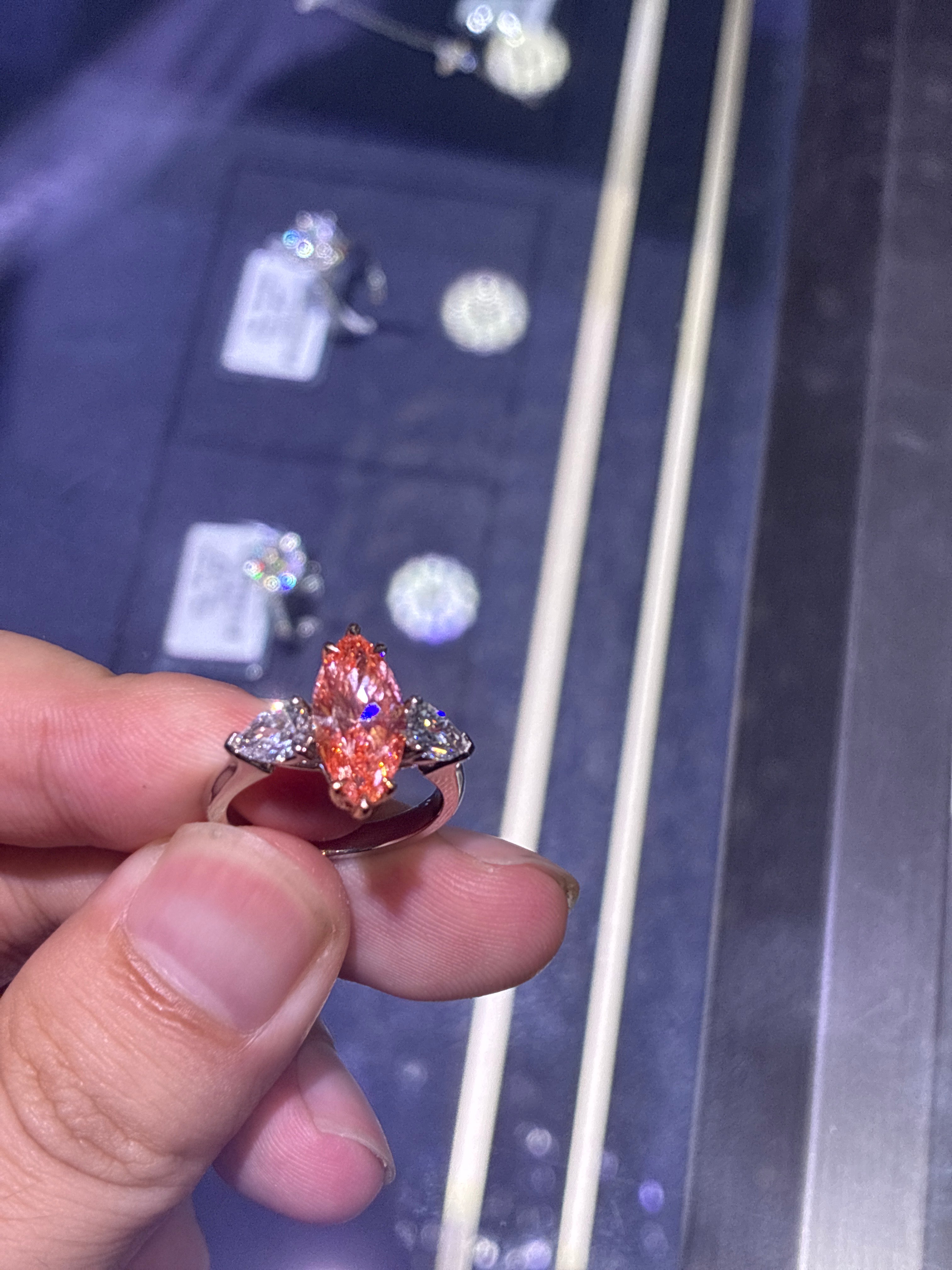 For gthoughs1 18k gold two-tone three-stones style main stone 2.53ct FVP/VVS2 side stone 1.009ct