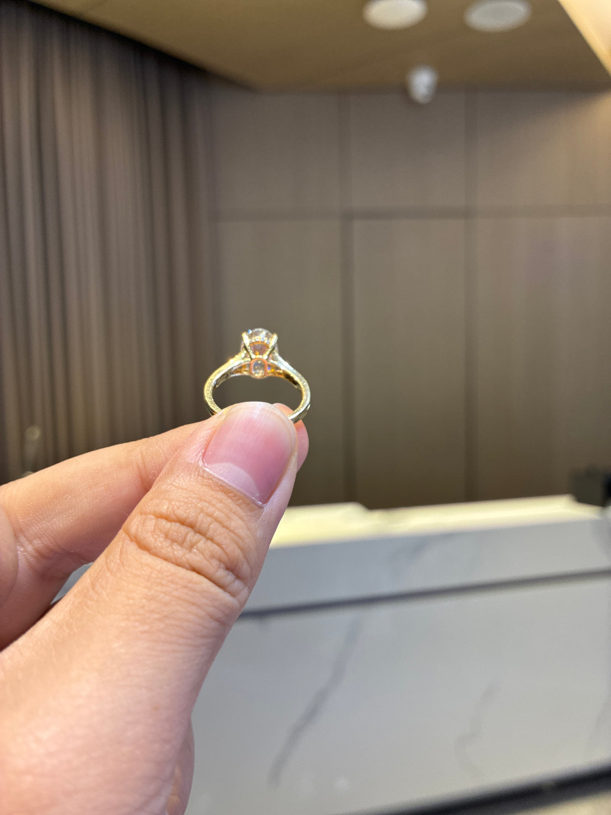 For chase,main stone 3.1ct D/VVS2 side stone 0.076ct 18k yellow gold
