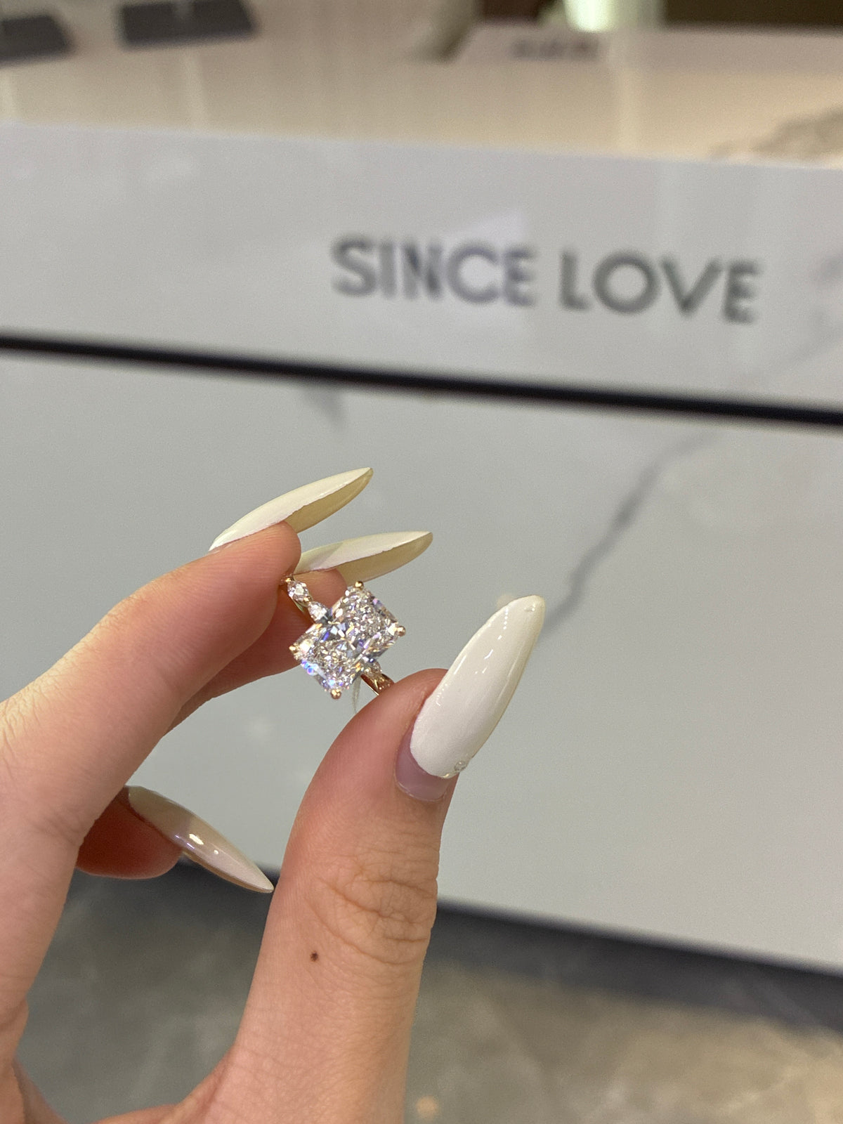 For blussianbarbie 14K solid yellow gold 3.07ct E/VVS2 with 0.472ct sidestones