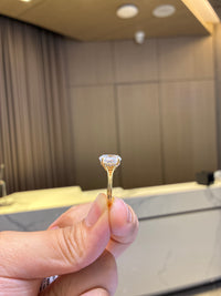 For chase,main stone 3.1ct D/VVS2 side stone 0.076ct 18k yellow gold
