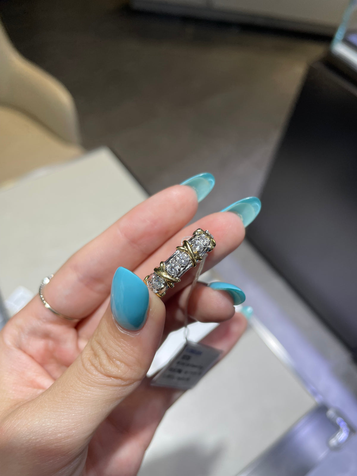 For Key, deposit Sixteen Diamond ring, 18k gold