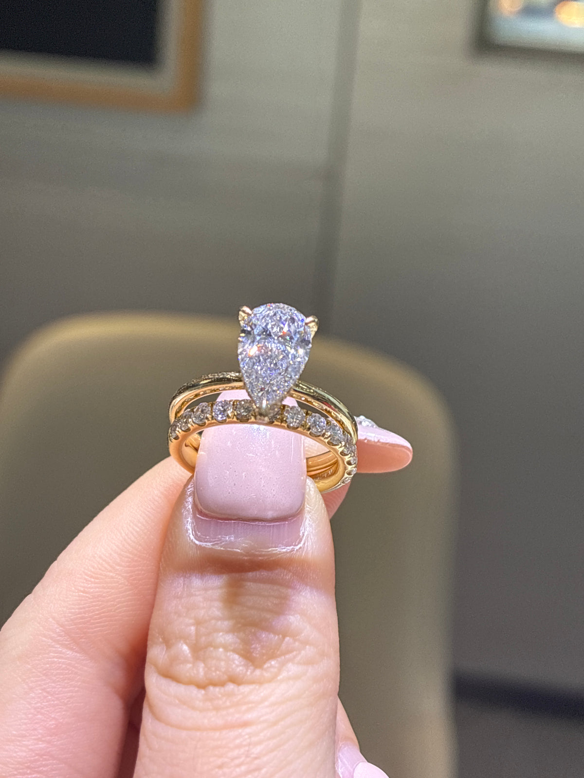 For AnDrea a set 18k band 0.541ct. +14k E VS1 2.01+0.16ct